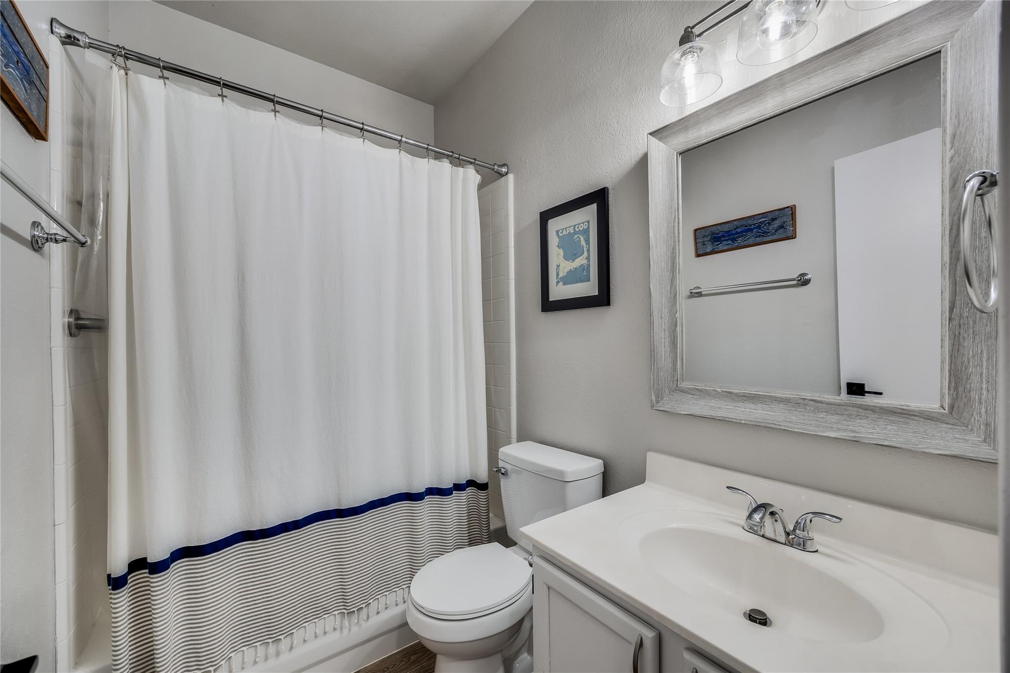 922 Thackeray Ln Property Photo 23
