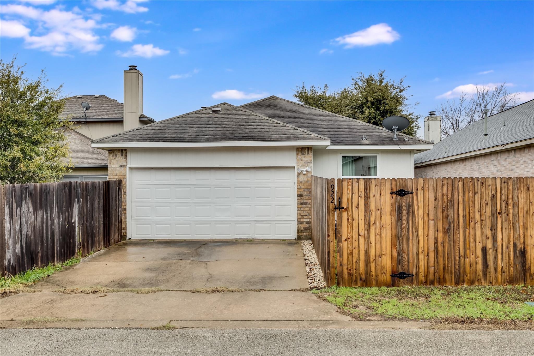 922 Thackeray Ln Property Photo 30