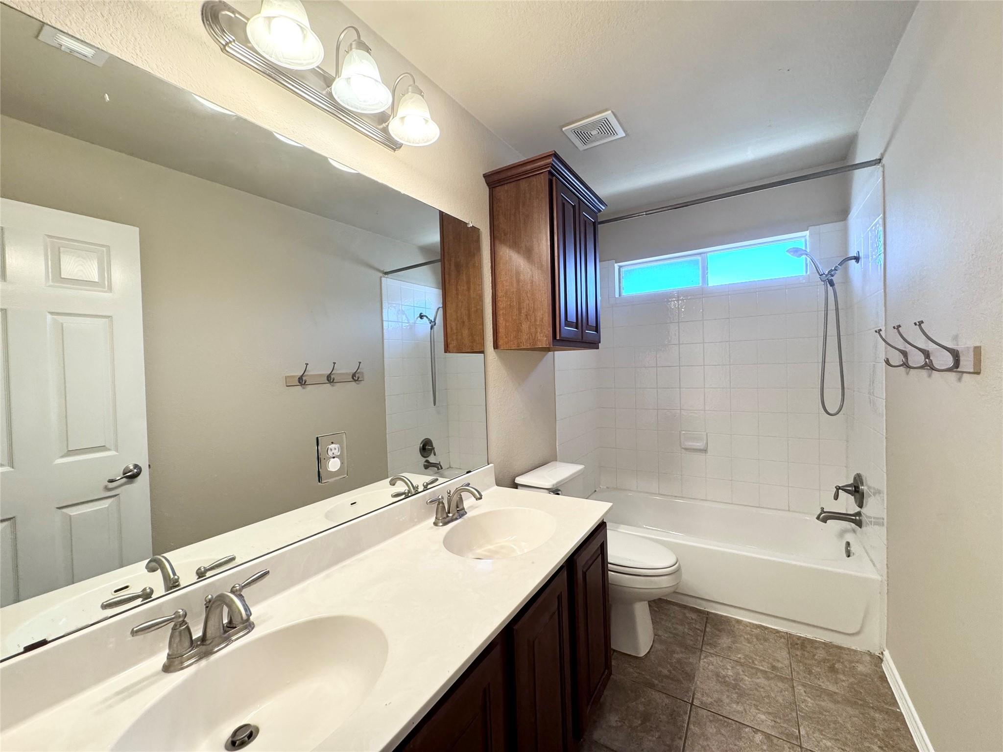 1912 Golden Arrow Ave Property Photo 14