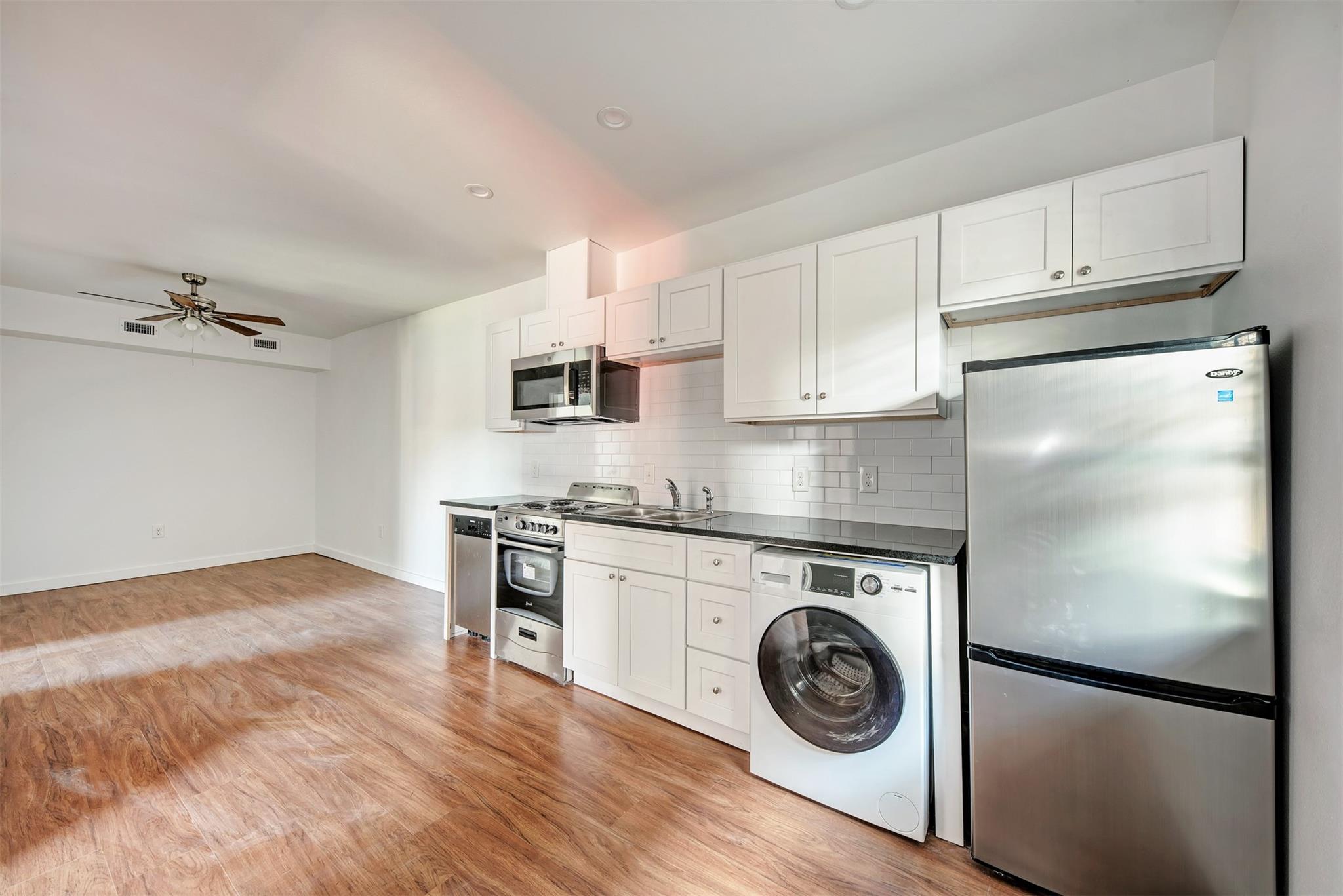 306 E 30th St #106 Property Photo 6
