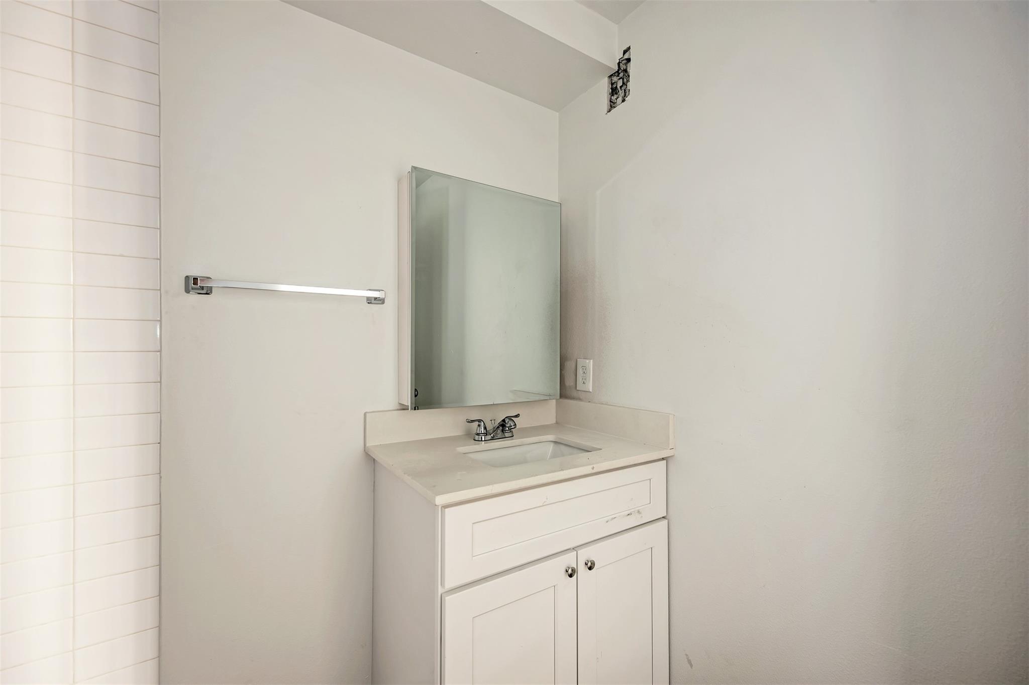 306 E 30th St #106 Property Photo 9