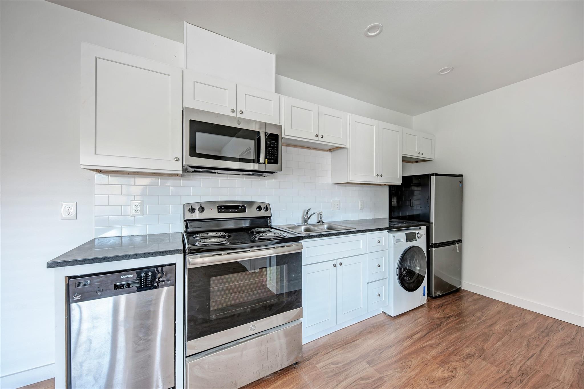 306 E 30th St #106 Property Photo 10