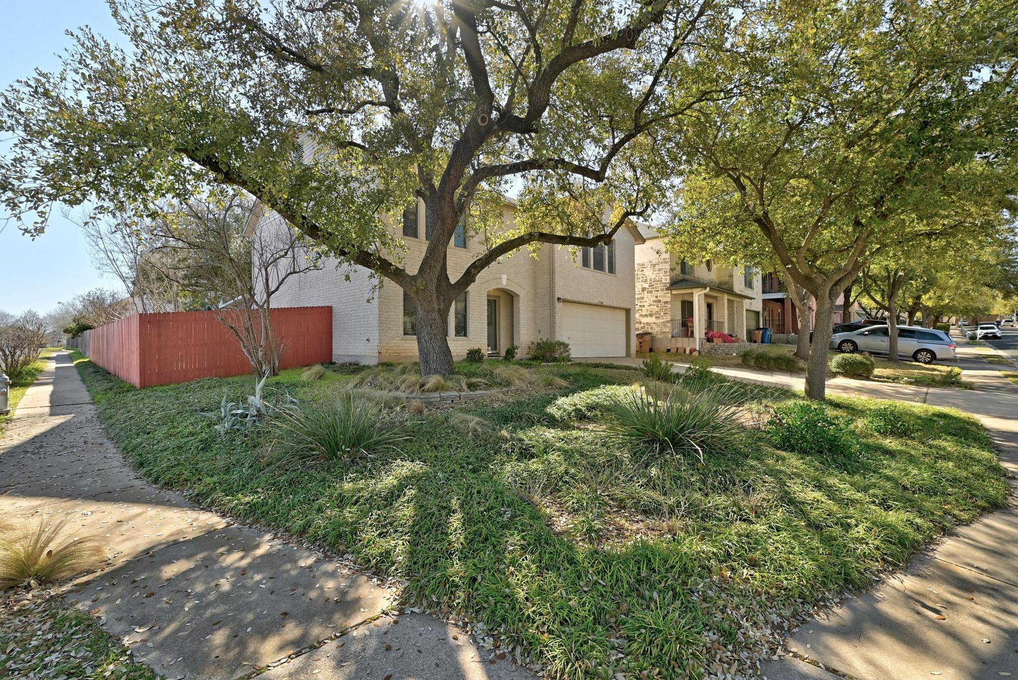 11301 Blairview Ln Property Photo 2