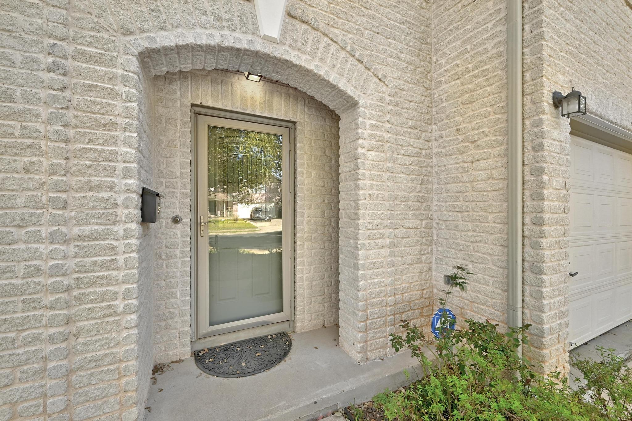 11301 Blairview Ln Property Photo 3
