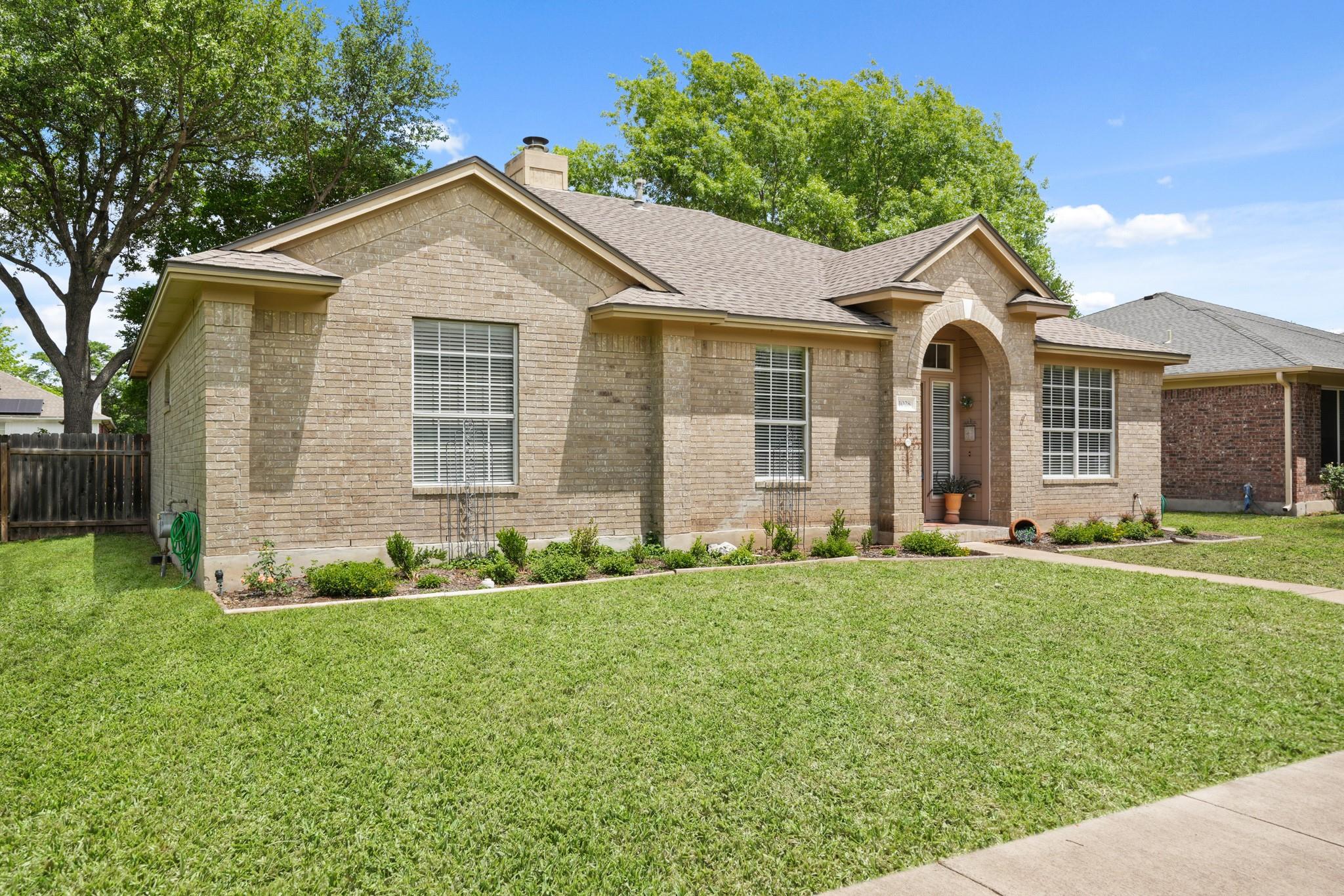 1028 Thackeray Ln Property Photo