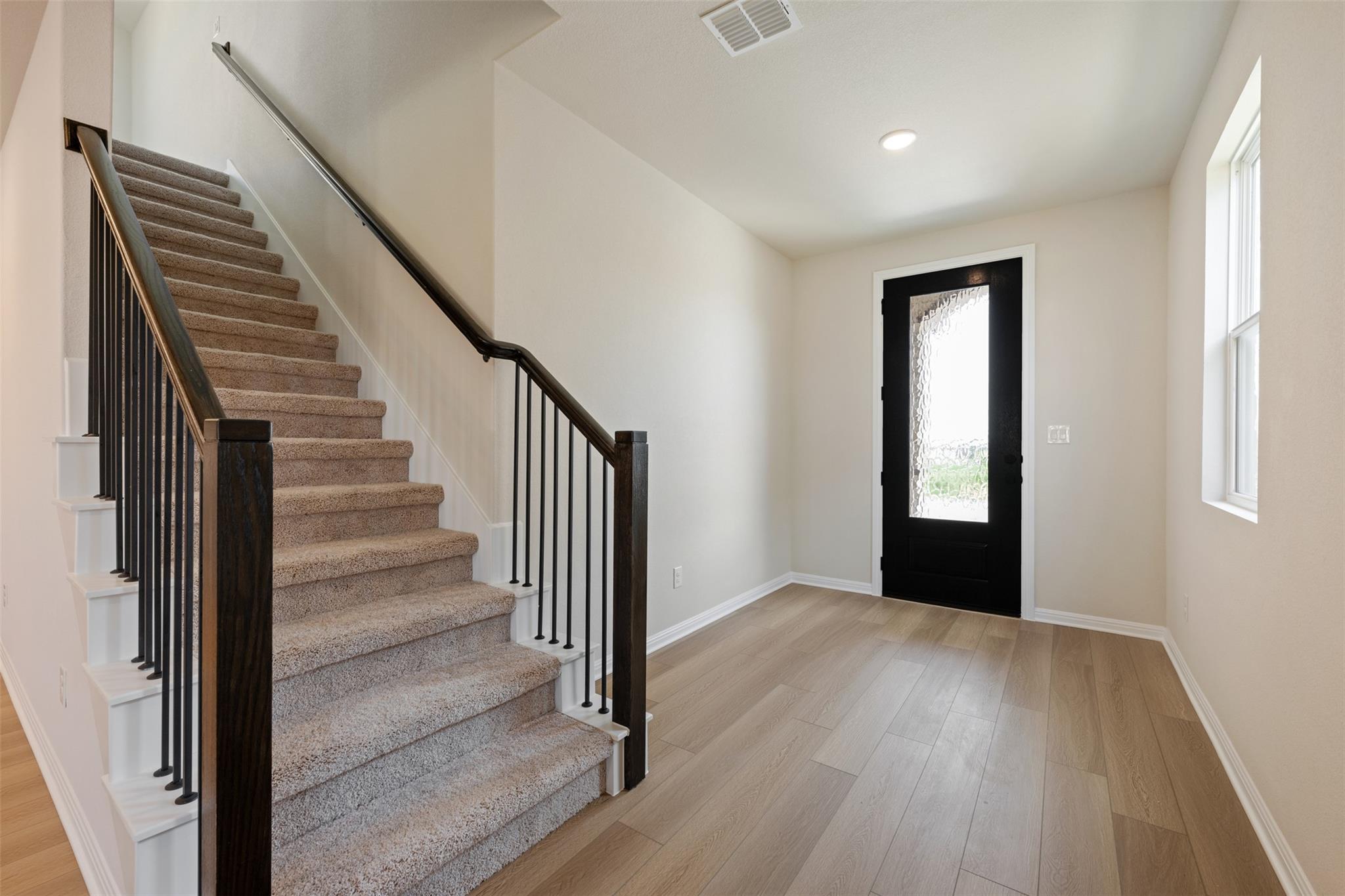 126 Crater Lake Dr Property Photo 5
