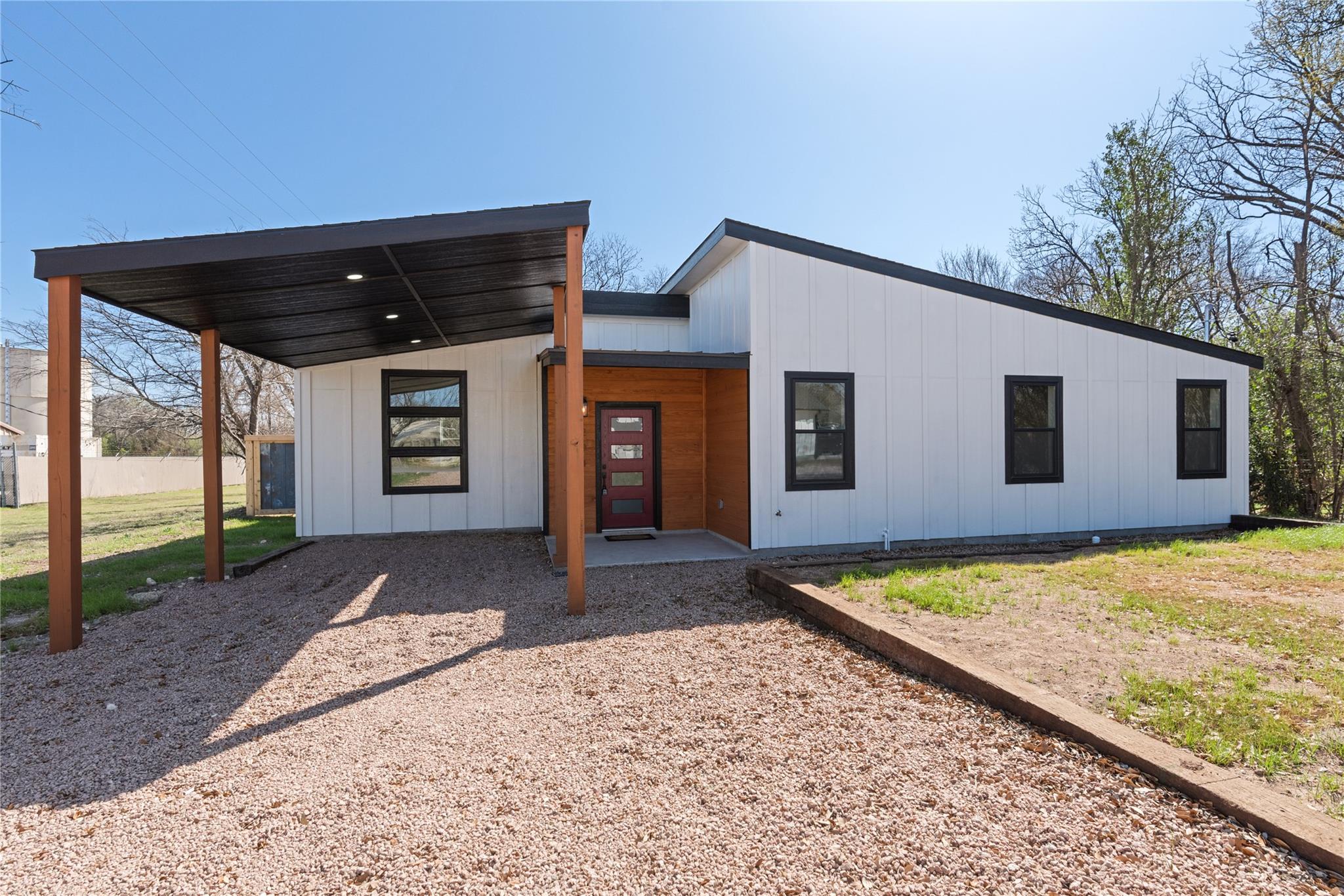204 N Avenue J Property Photo