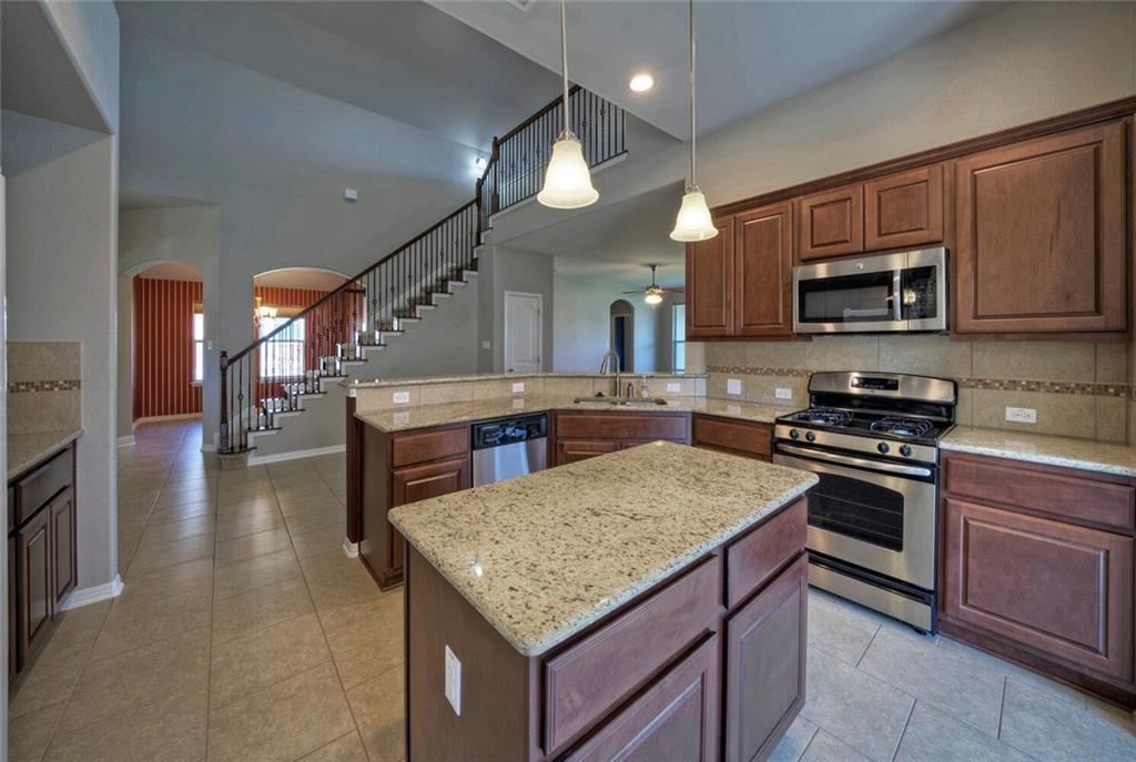 18413 Falcon Pointe Blvd Property Photo 5