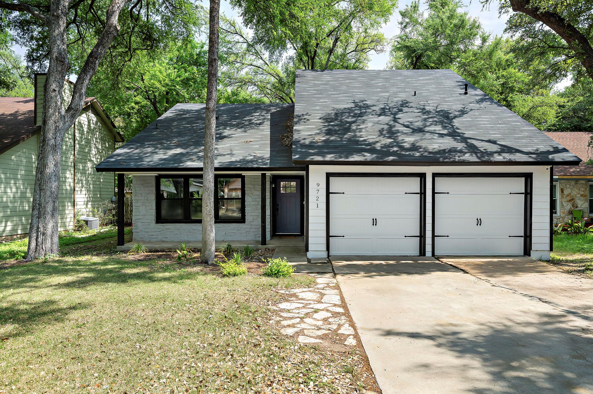9721 Anderson Village Dr Property Photo 1