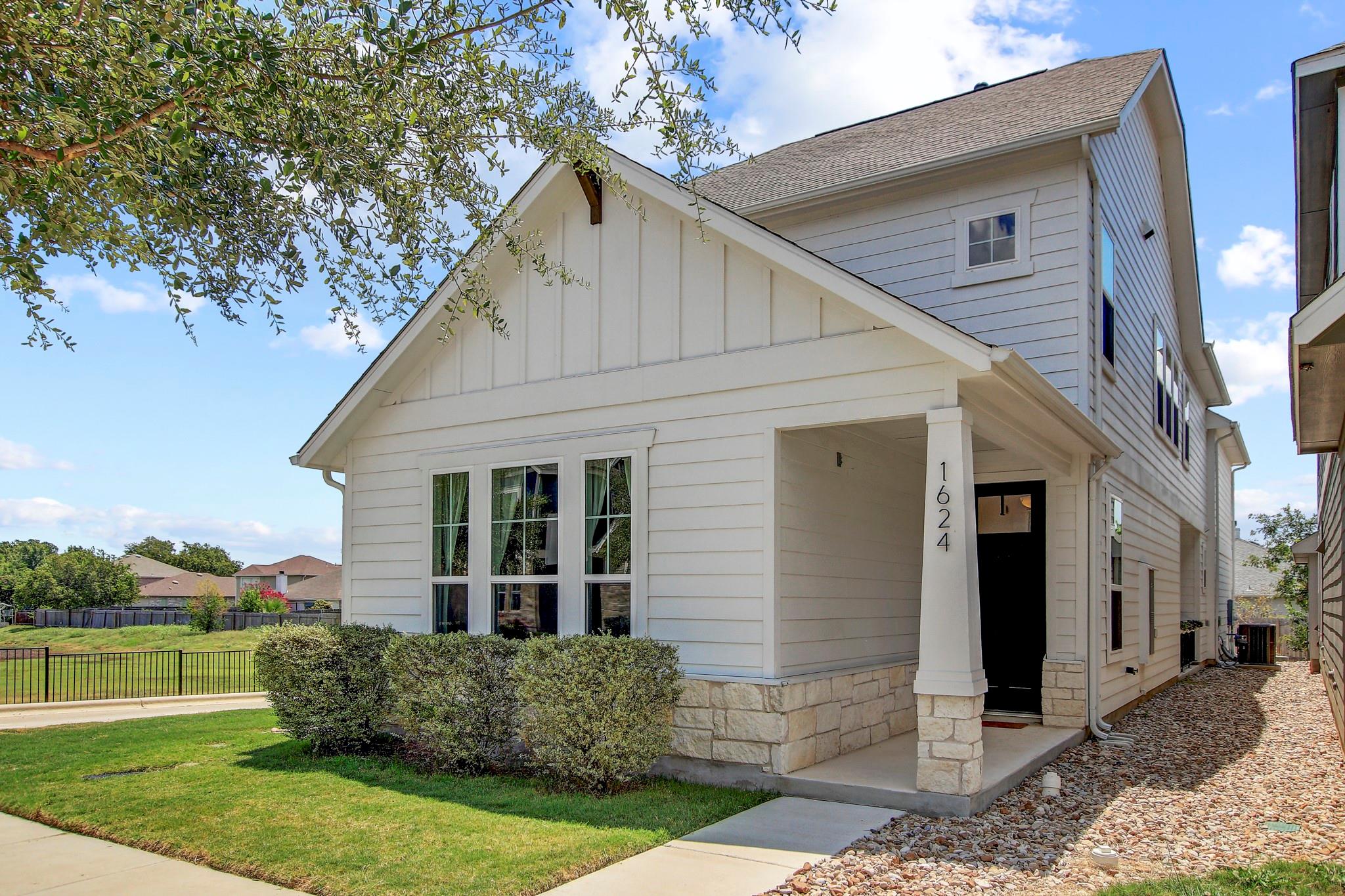 1624 Coral Sunrise Trl Property Photo 1