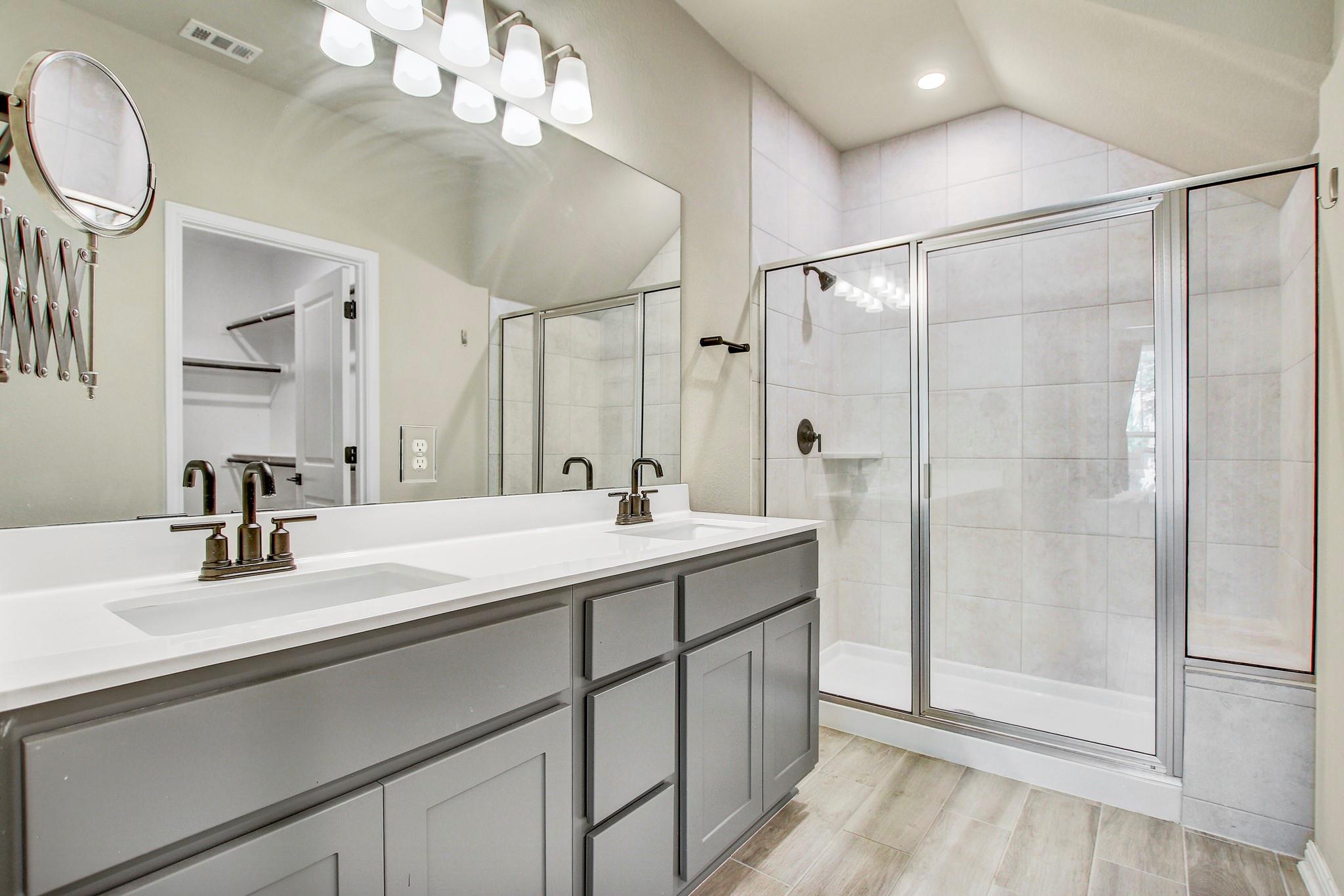 1624 Coral Sunrise Trl Property Photo 5
