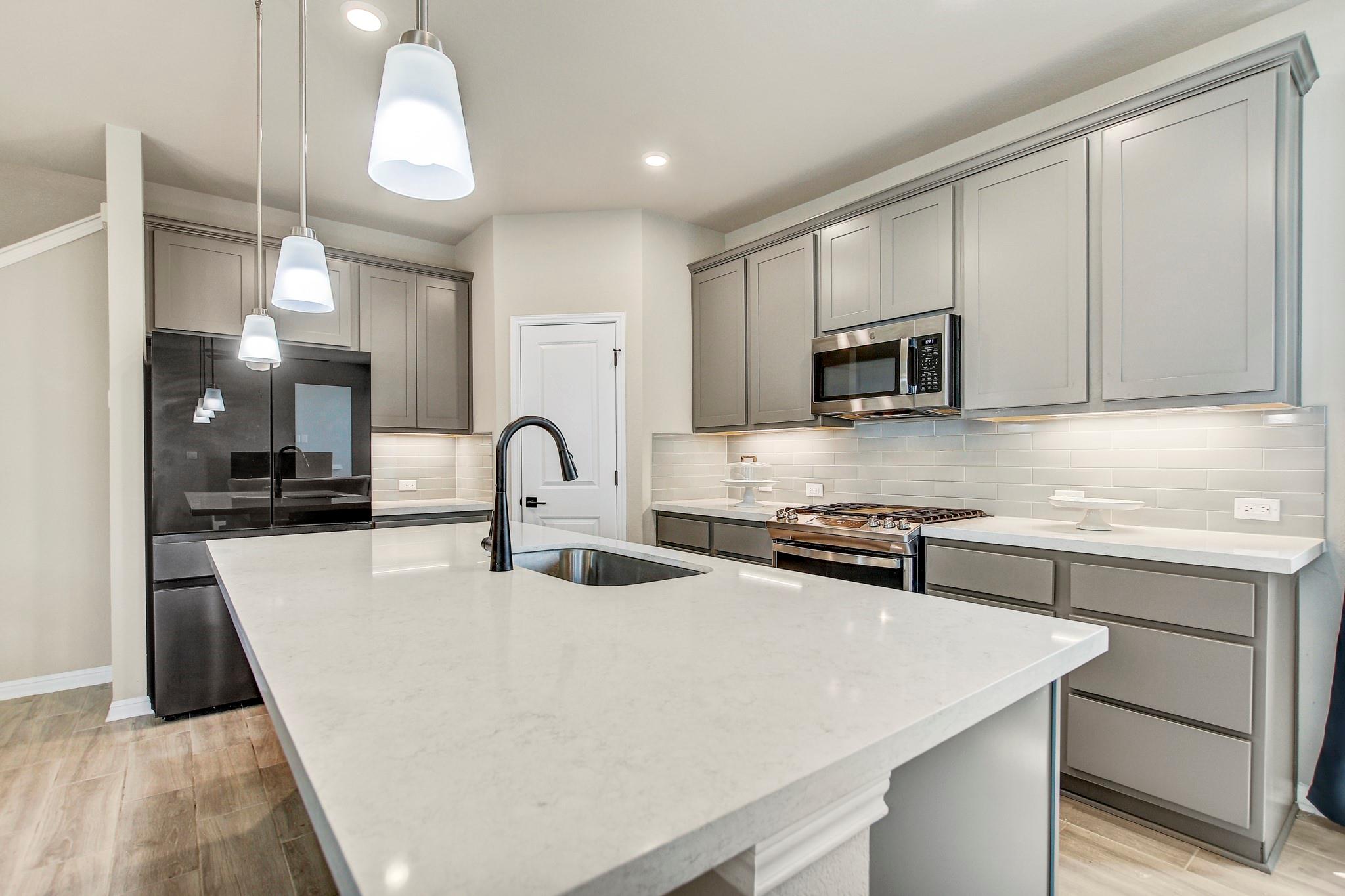 1624 Coral Sunrise Trl Property Photo 8