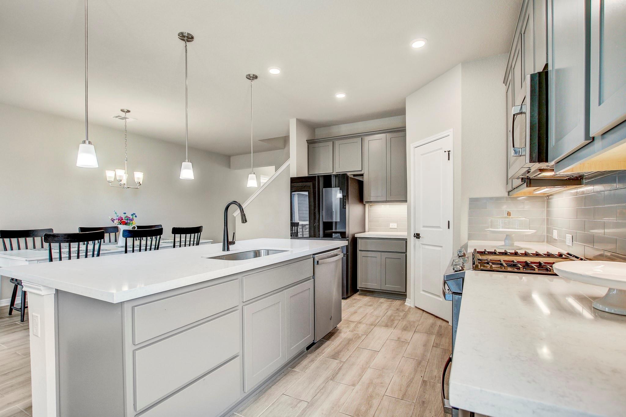 1624 Coral Sunrise Trl Property Photo 9