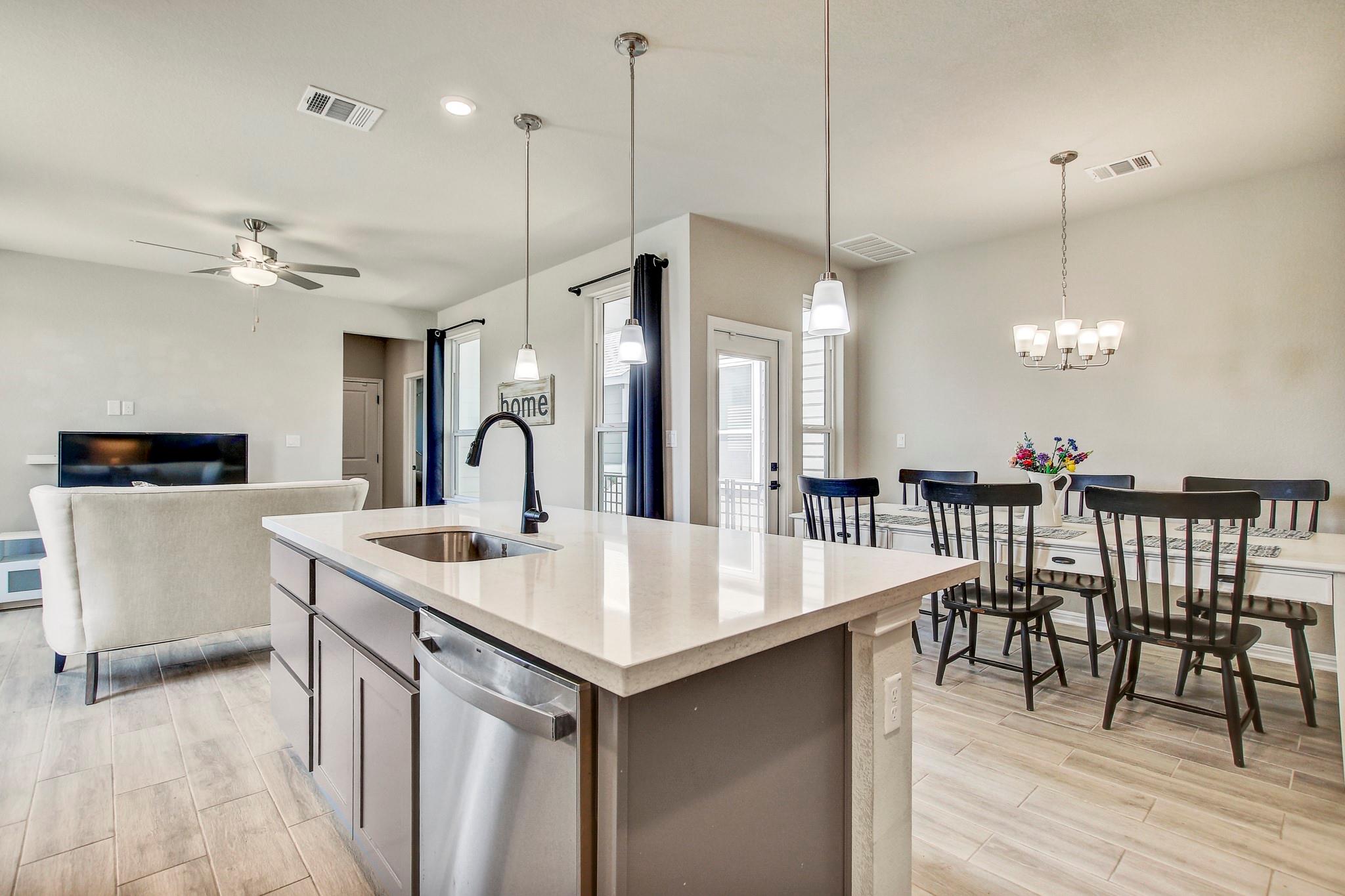 1624 Coral Sunrise Trl Property Photo 10