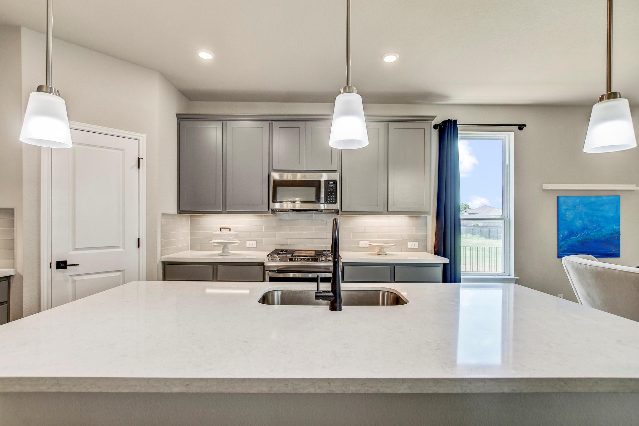 1624 Coral Sunrise Trl Property Photo 11