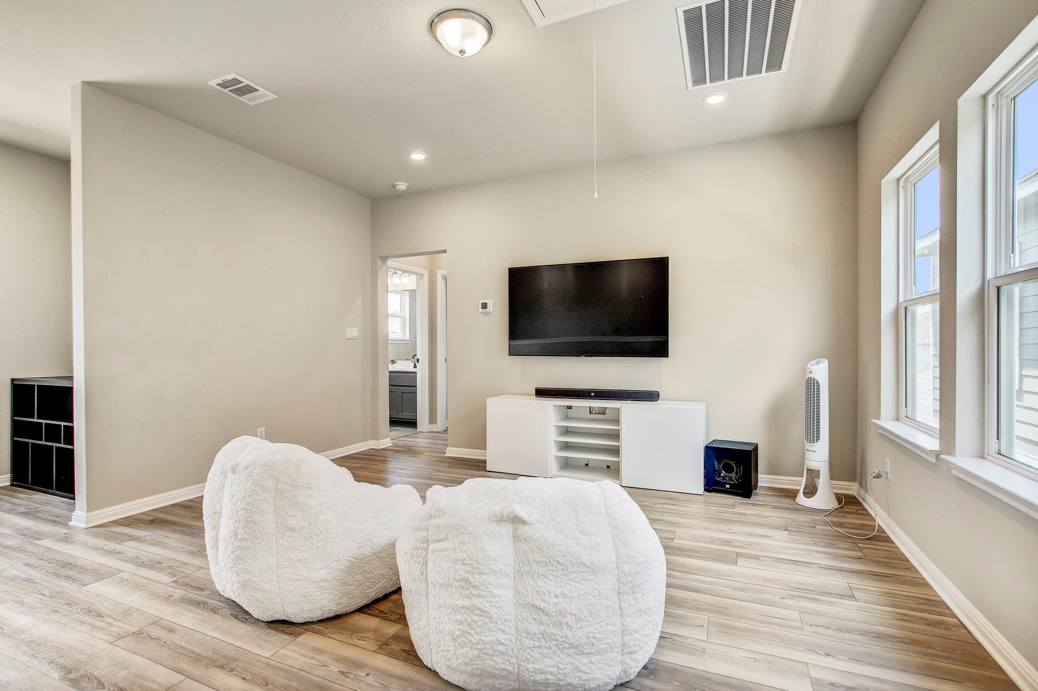 1624 Coral Sunrise Trl Property Photo 18