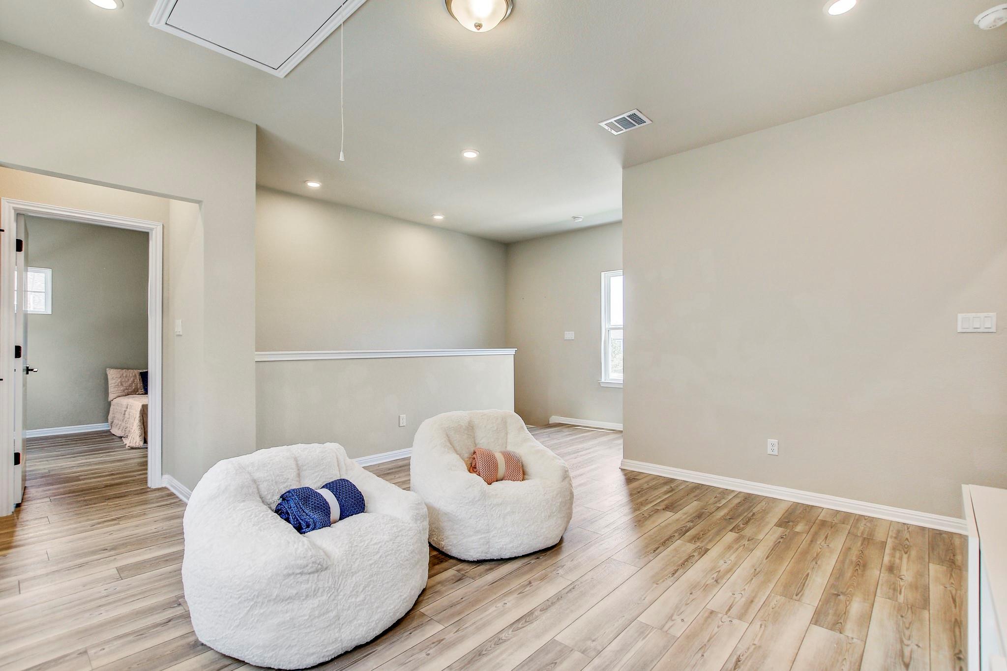 1624 Coral Sunrise Trl Property Photo 19