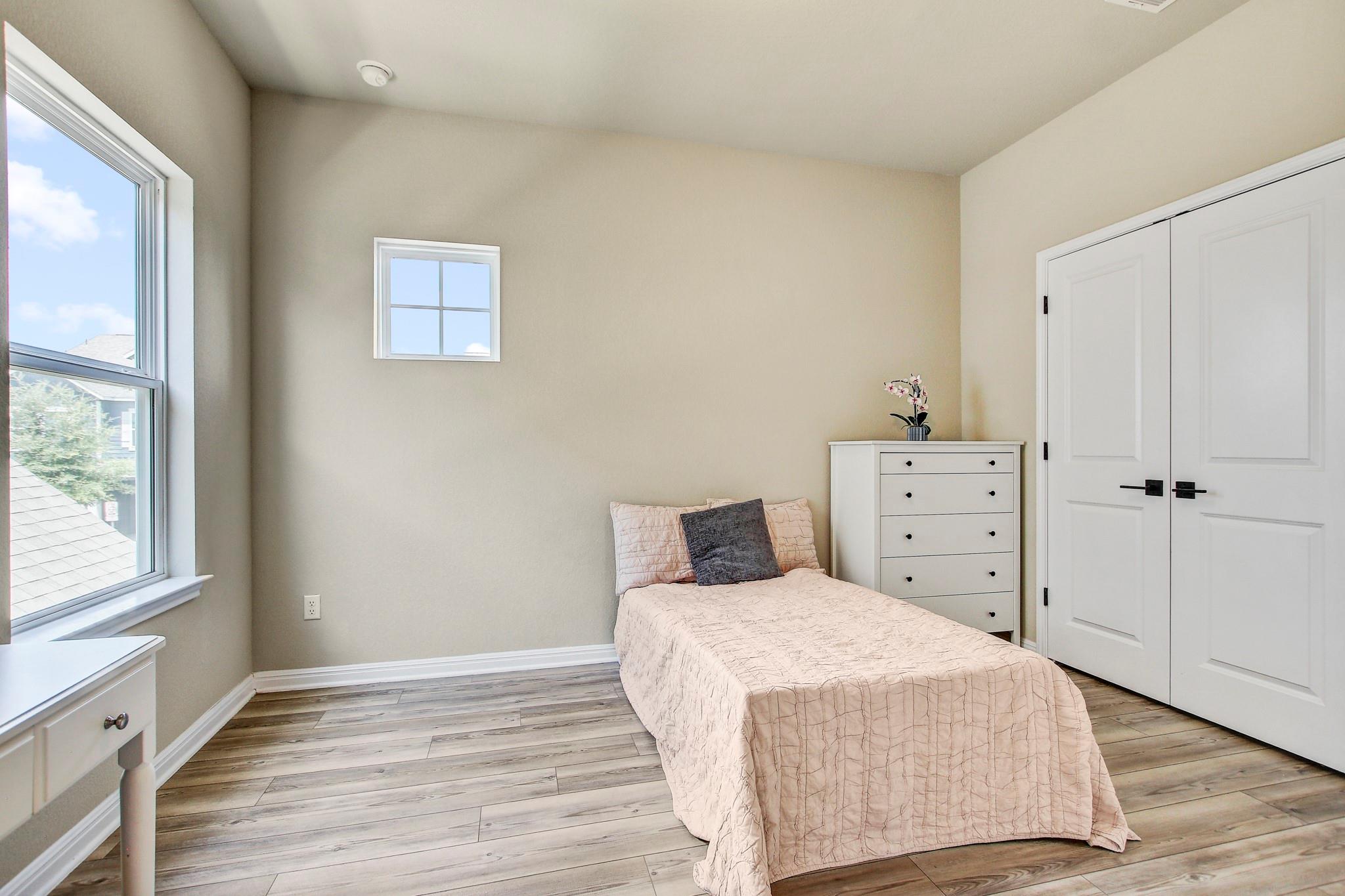 1624 Coral Sunrise Trl Property Photo 21