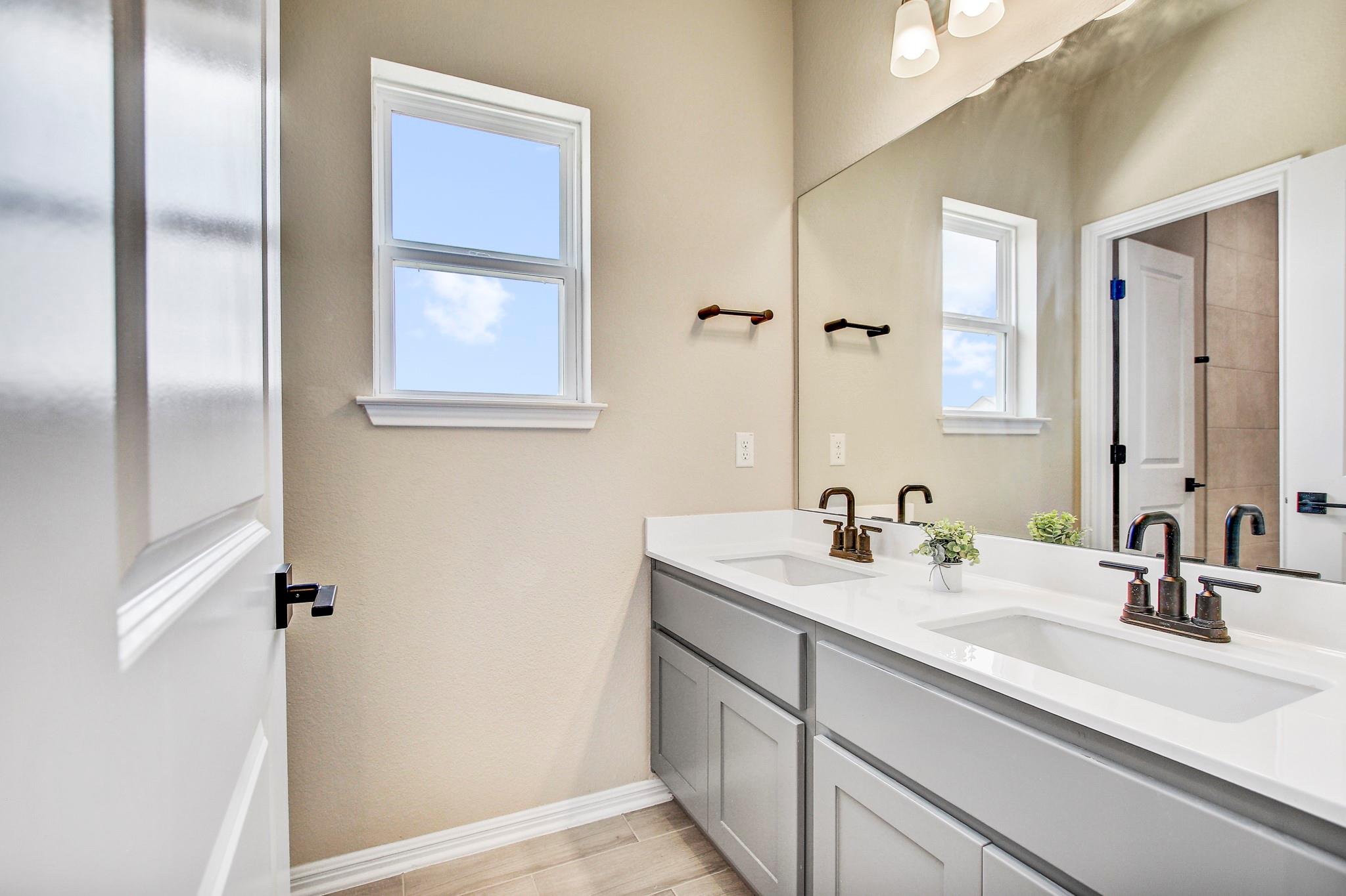 1624 Coral Sunrise Trl Property Photo 28