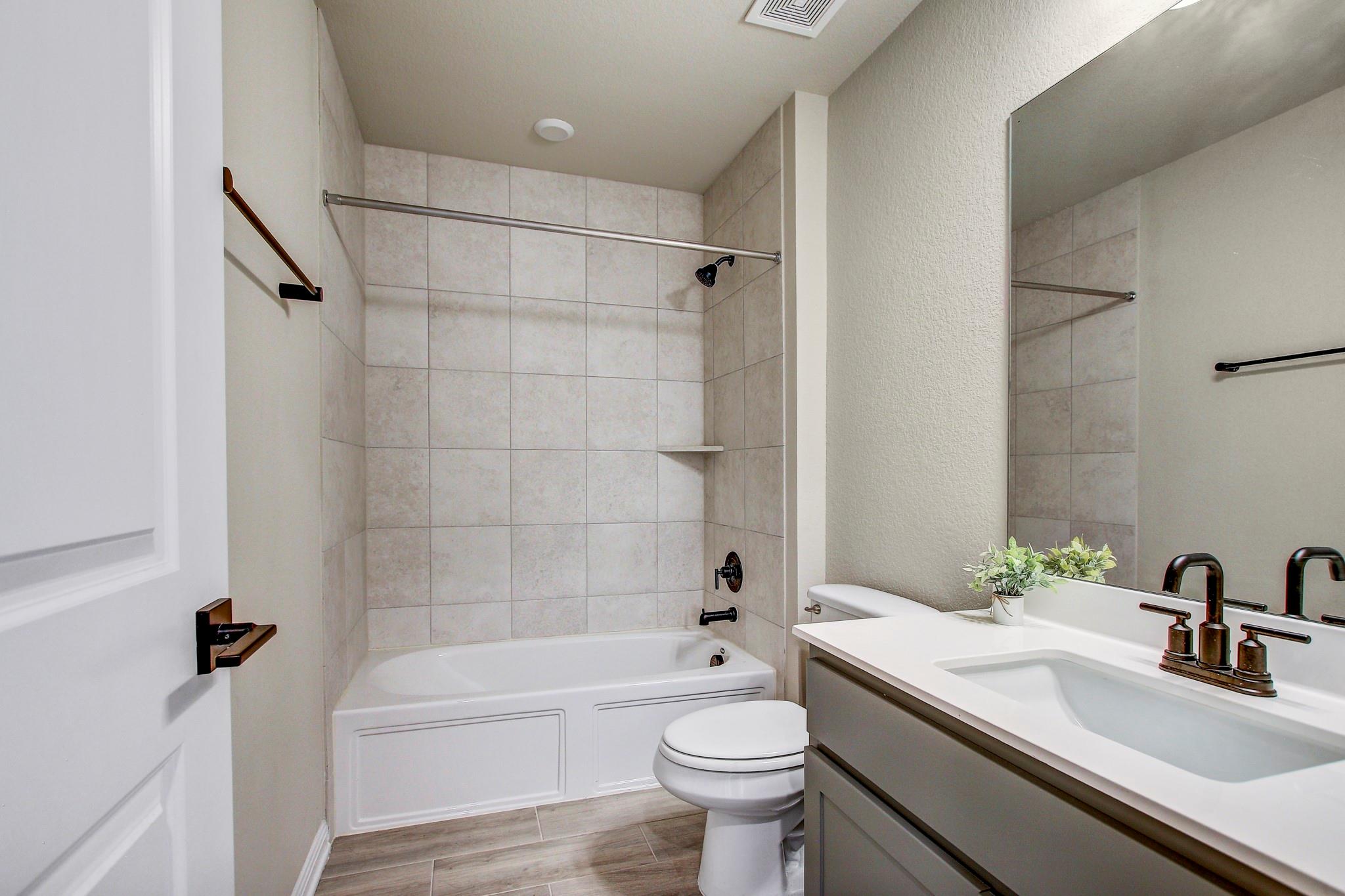 1624 Coral Sunrise Trl Property Photo 32