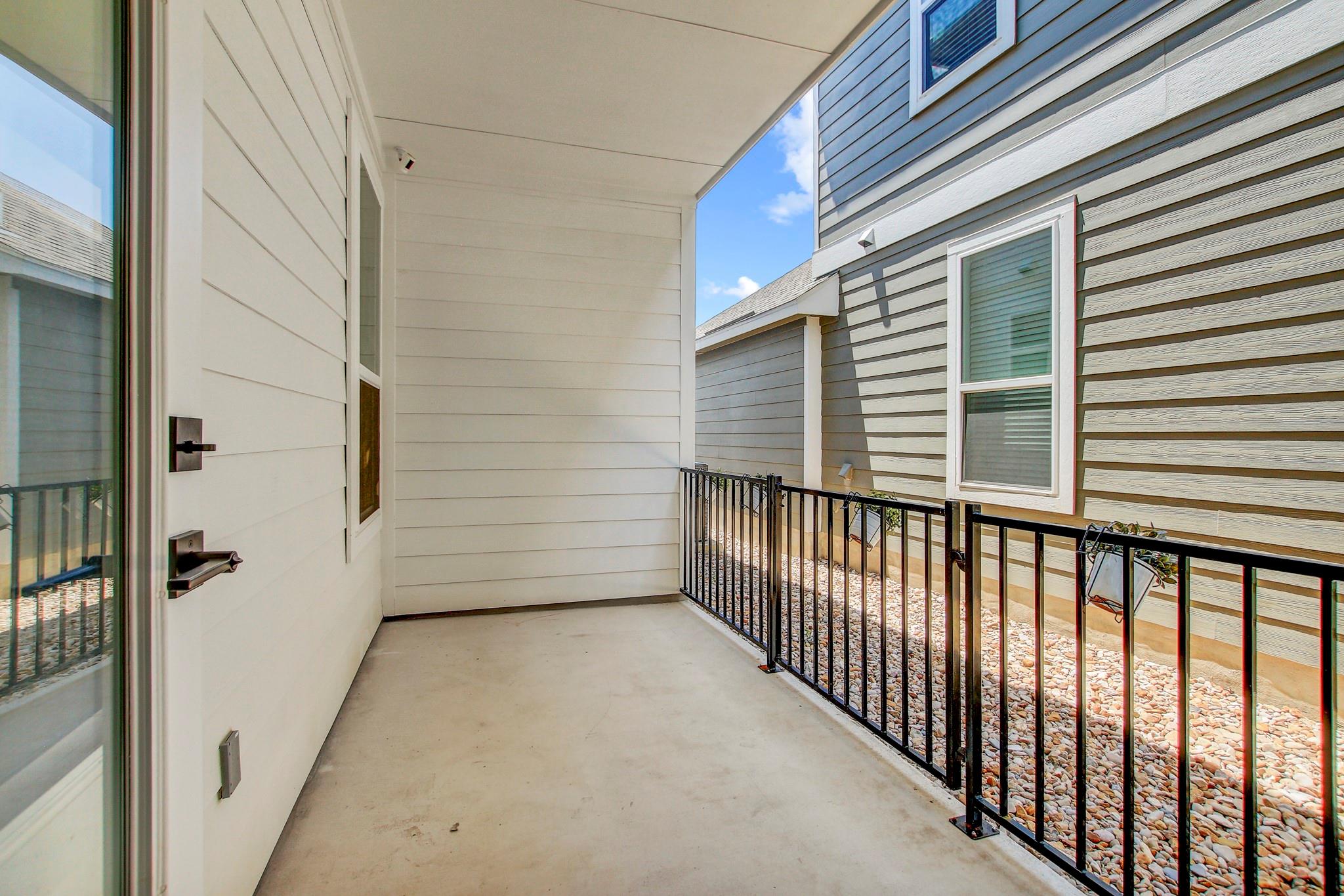1624 Coral Sunrise Trl Property Photo 33