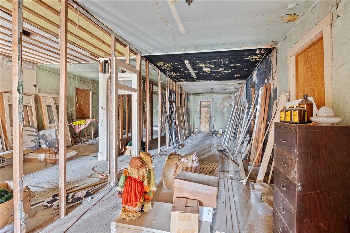 523 E Davis St E #523 Property Photo 17