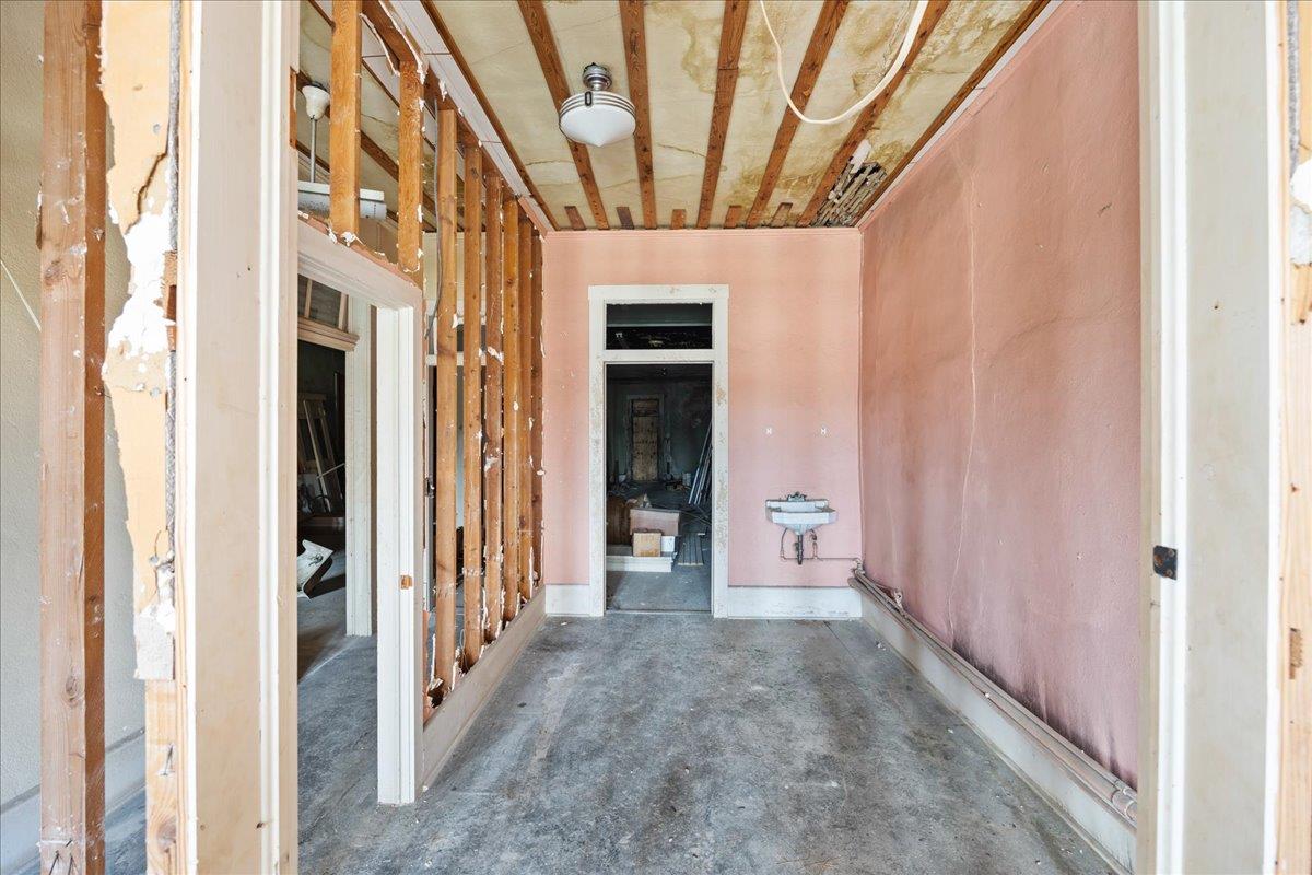 523 E Davis St E #523 Property Photo 20