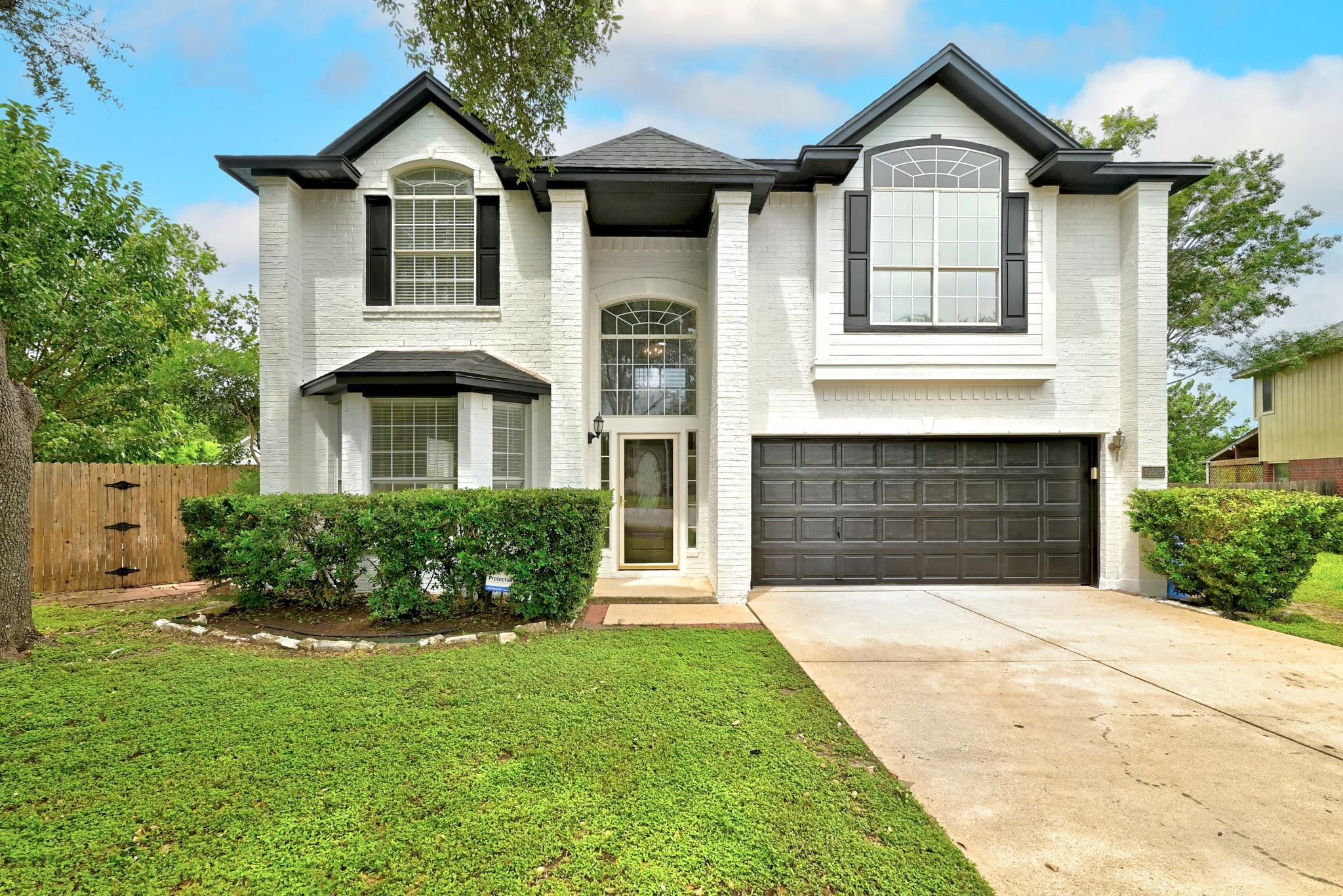 15525 Ozone Pl Property Photo 2