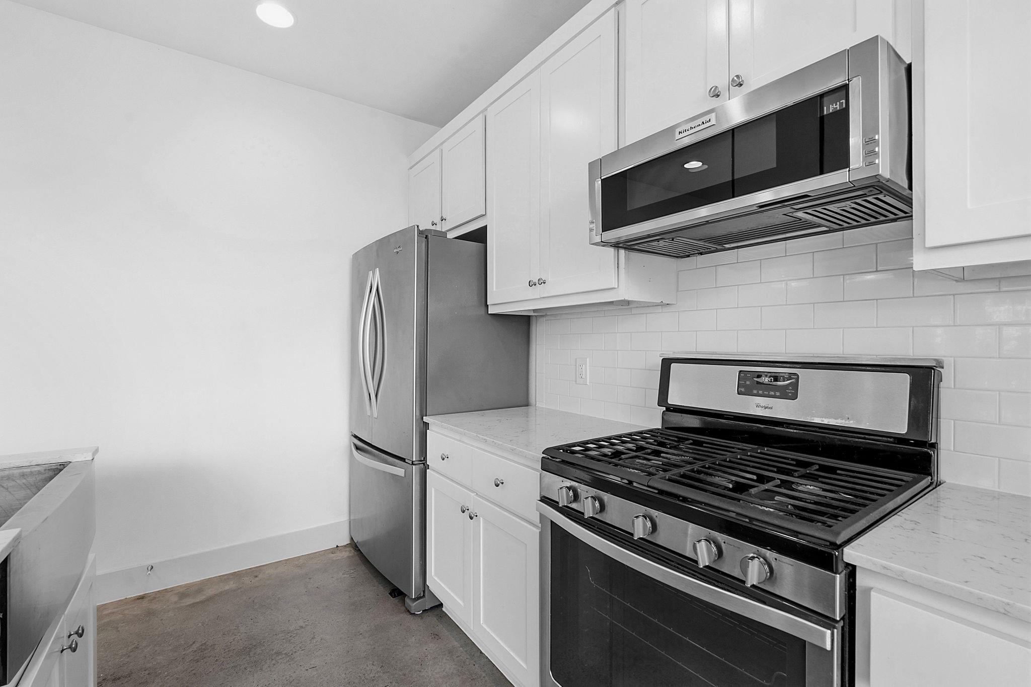 2000 E 18th St #b Property Photo 4