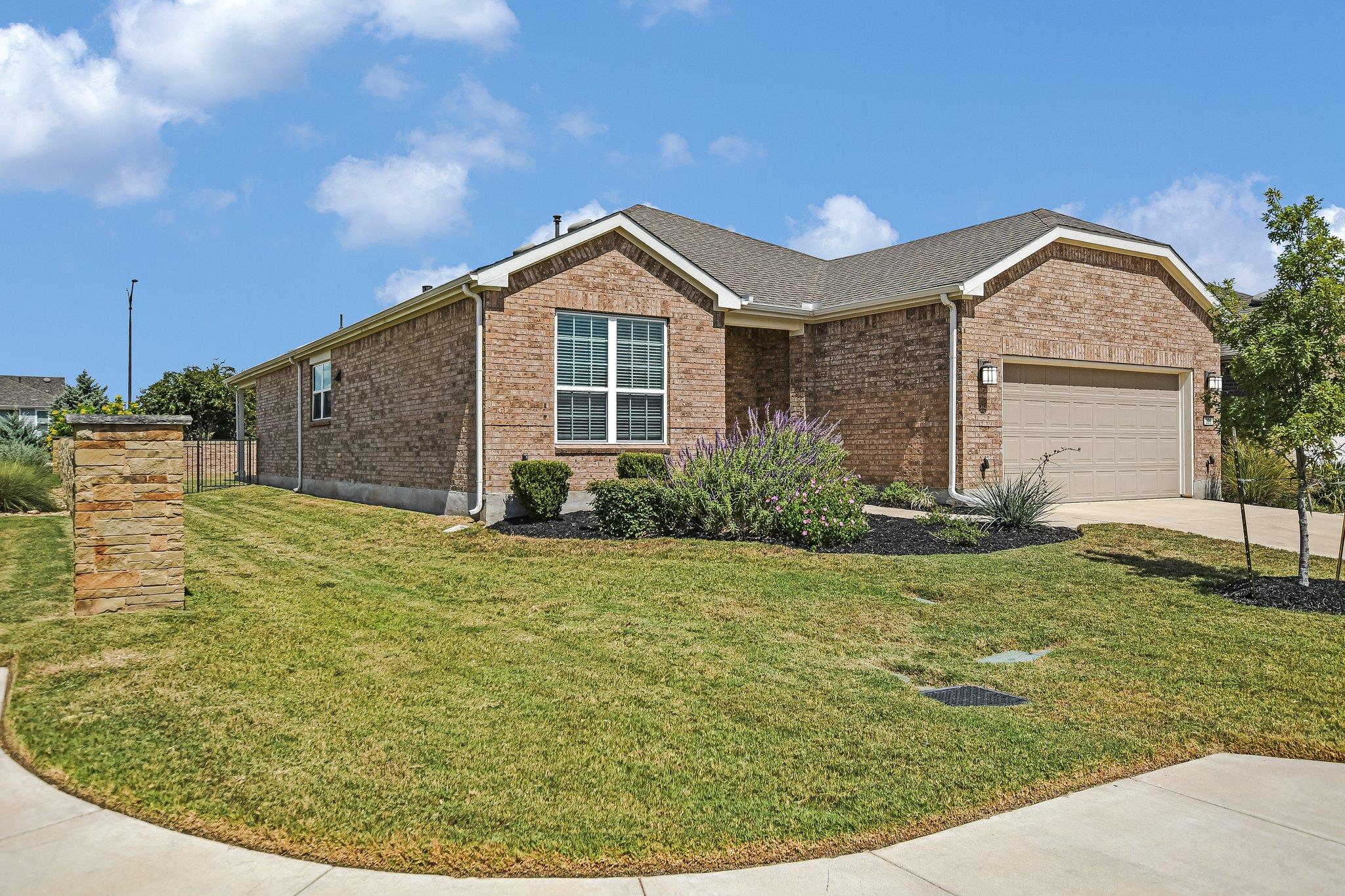 201 Hanging Star Ln Property Photo 2
