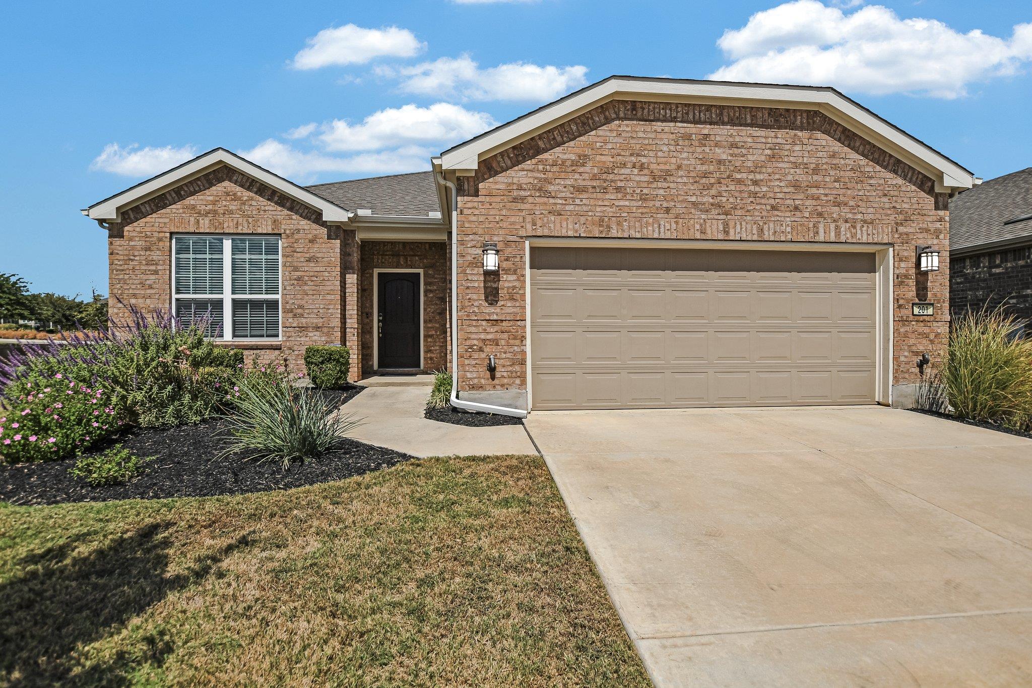 201 Hanging Star Ln Property Photo 3