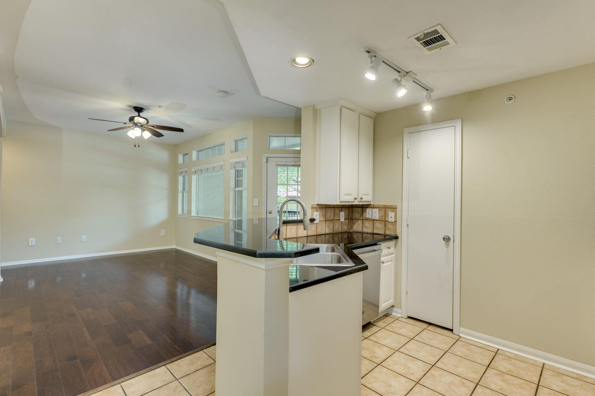 9525 N Capital Of Texas Hwy #414 Property Photo 8