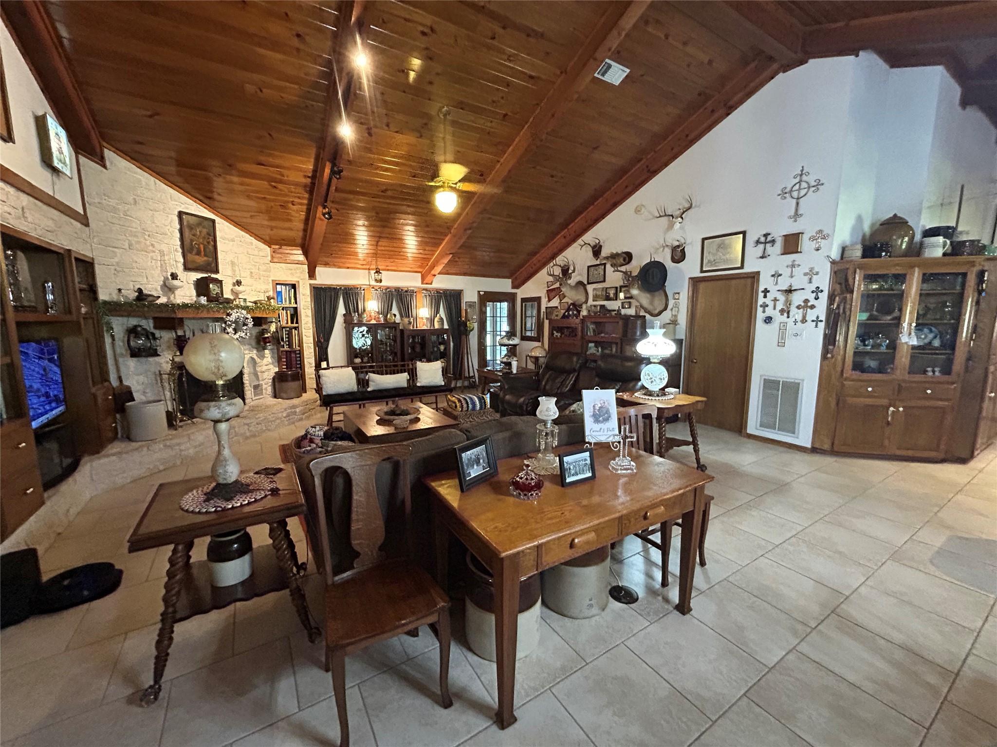 2432924 Property Photo 8