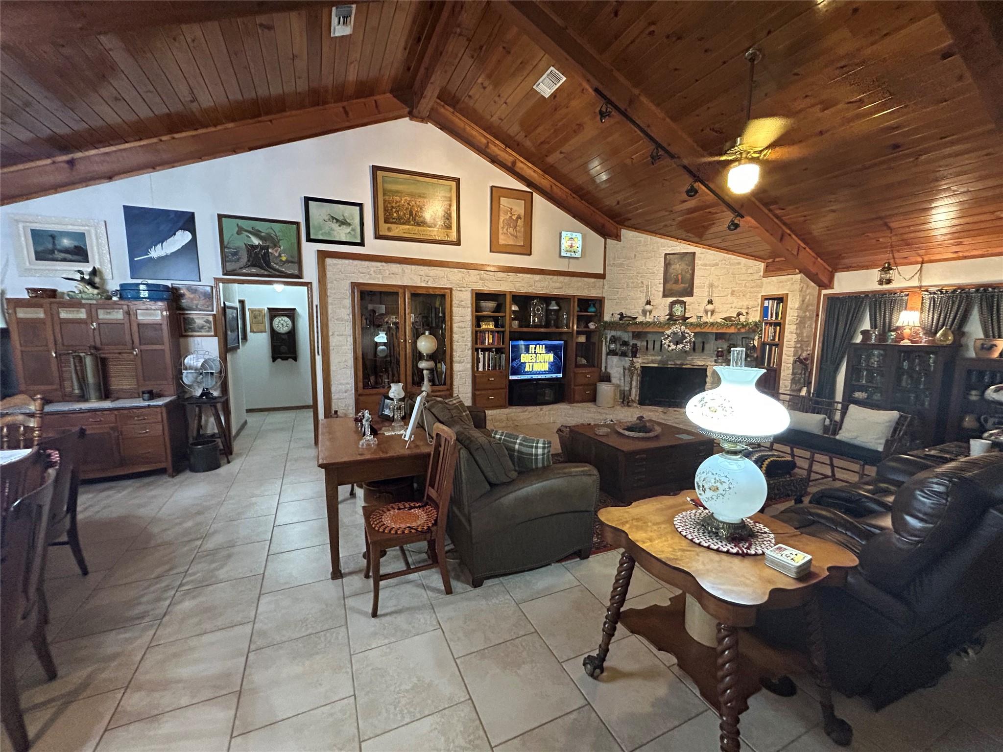 2432924 Property Photo 9