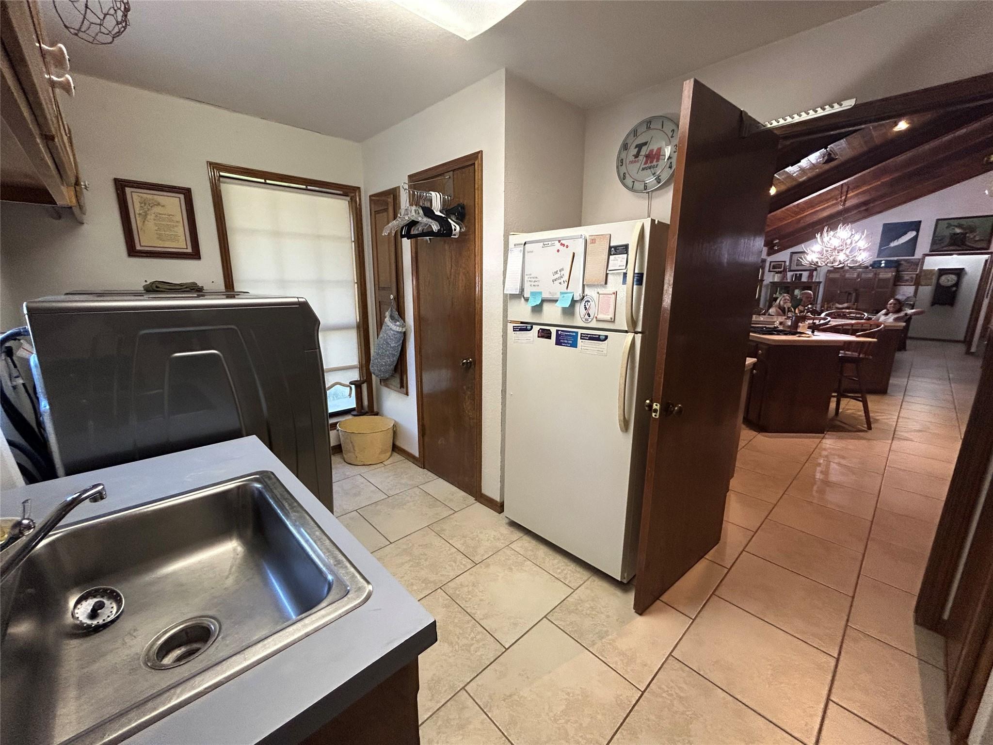 2432924 Property Photo 12