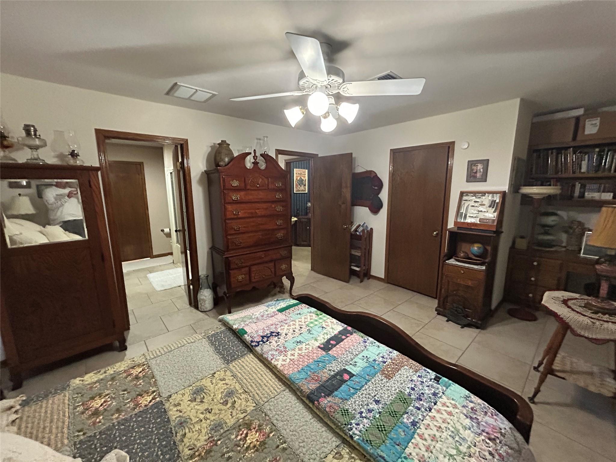2432924 Property Photo 17