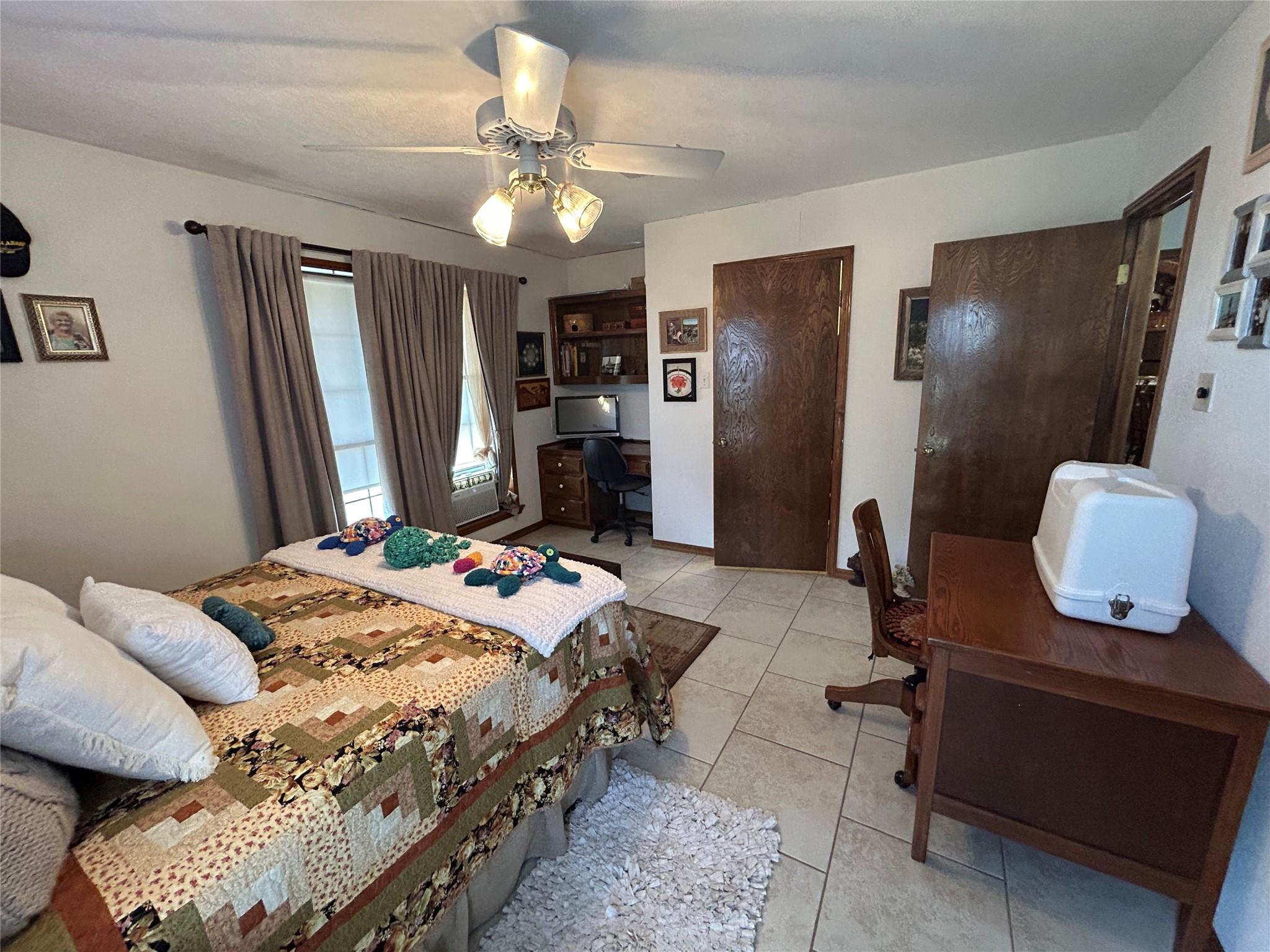 2432924 Property Photo 26