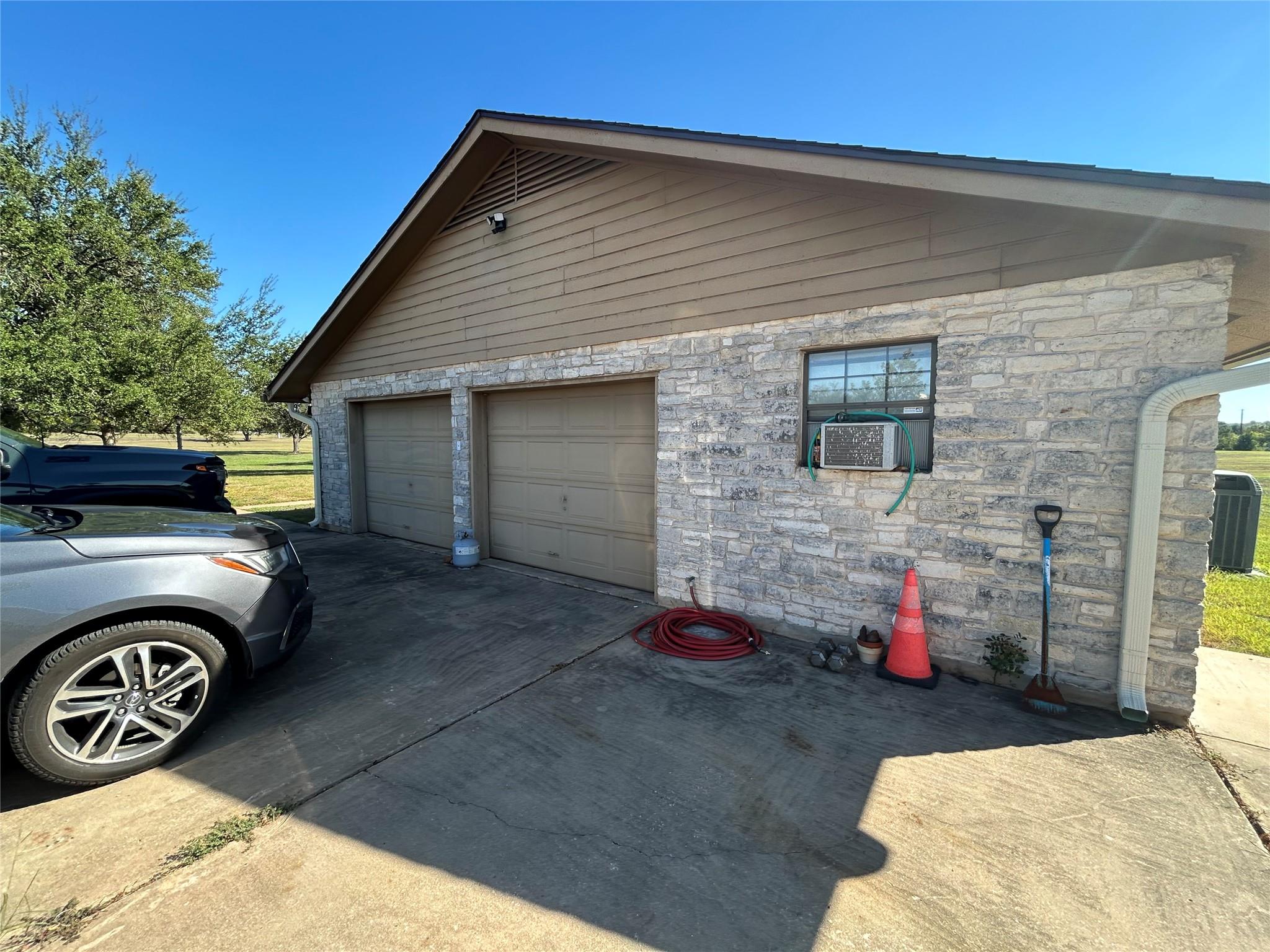 2432924 Property Photo 31