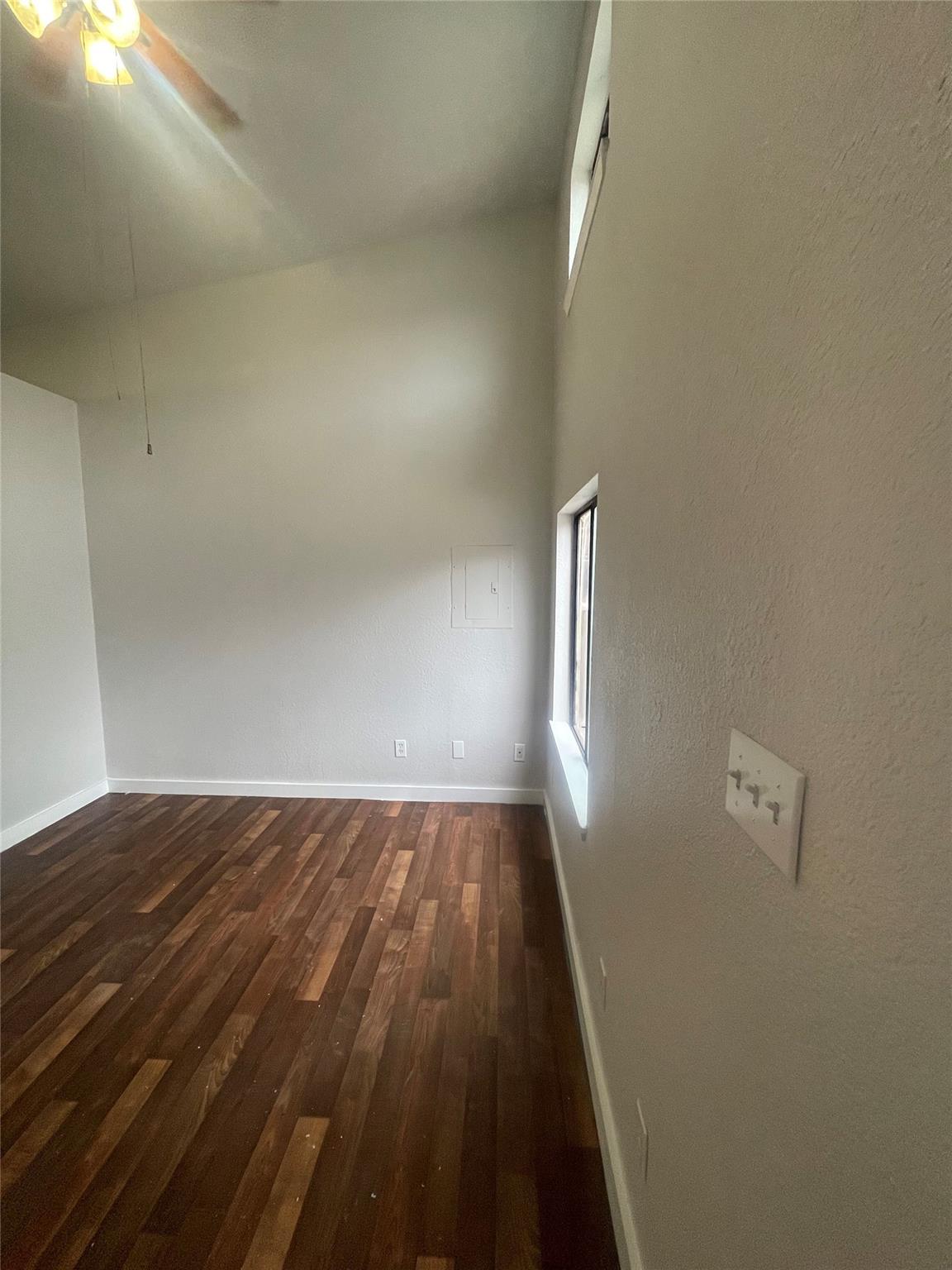 1108 W Mccarty Ln #a Property Photo 3