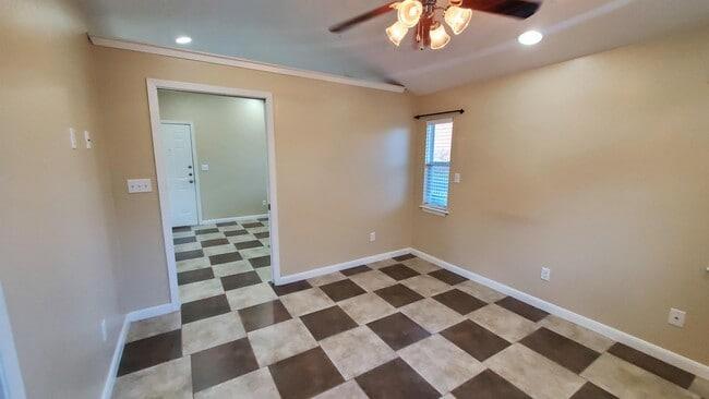 1116 Northwestern Ave #c Property Photo 3