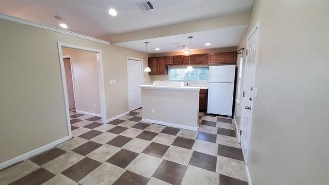1116 Northwestern Ave #c Property Photo 7