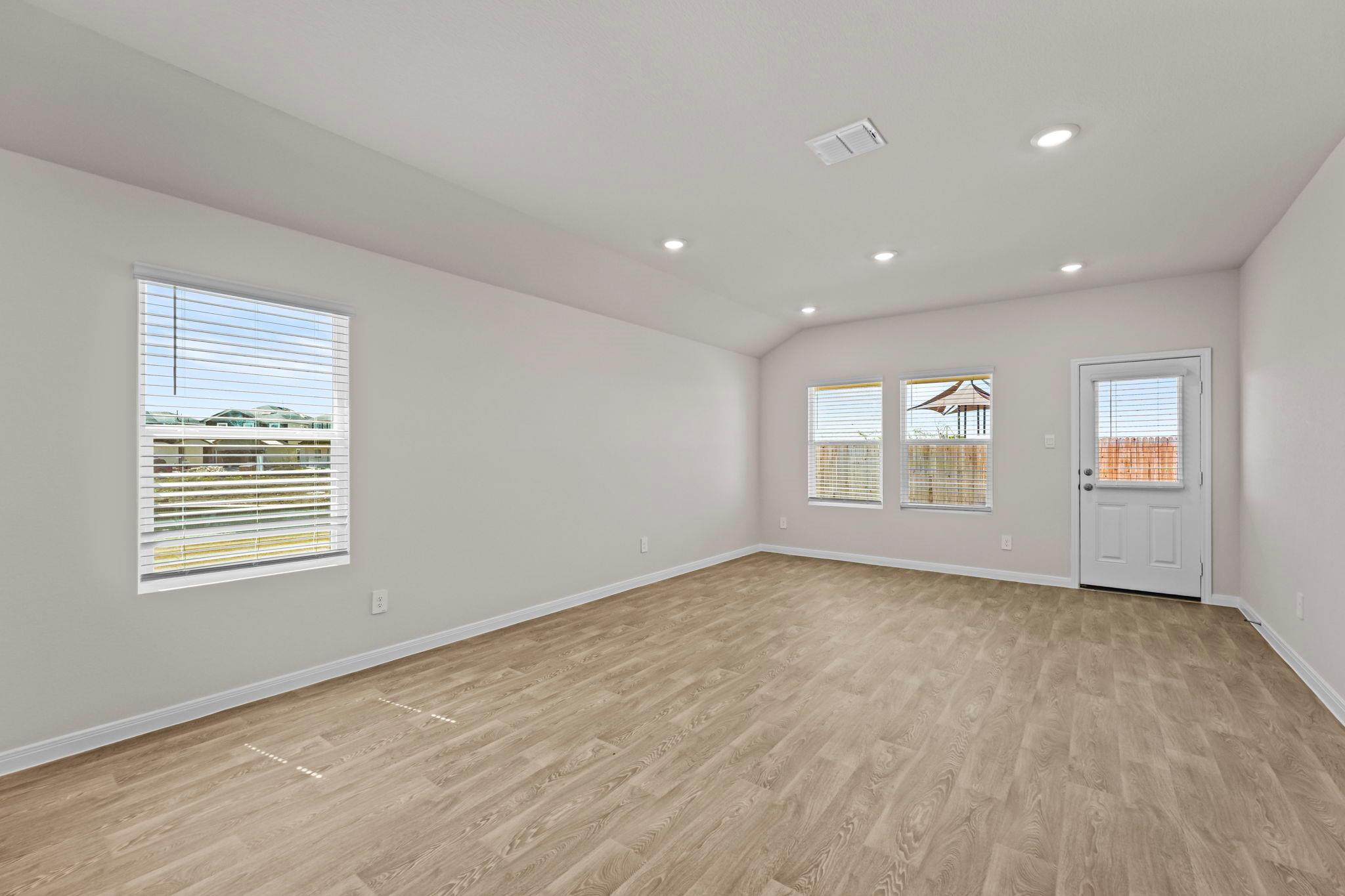 125 Raymondville Path Property Photo 14