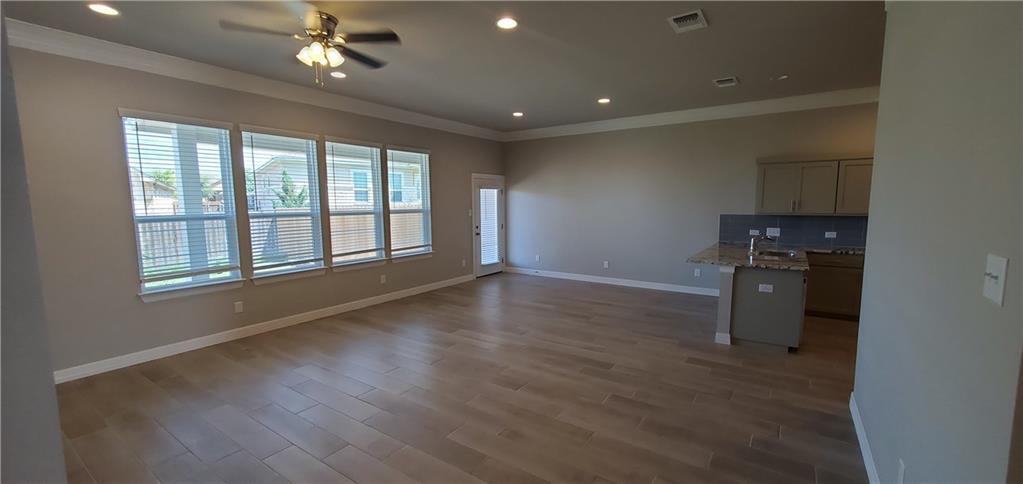 109 Everett Ct #b Property Photo 2