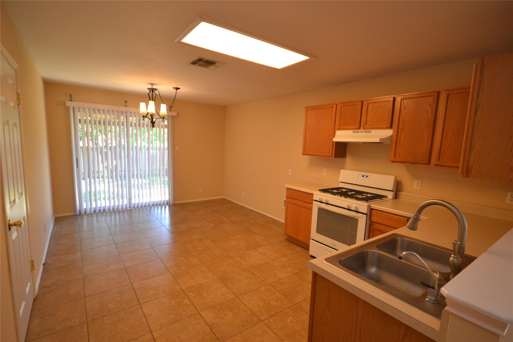 200 Lombard Dr Property Photo 3
