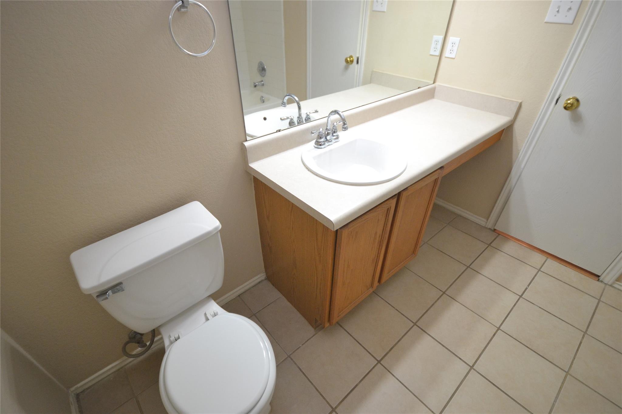 200 Lombard Dr Property Photo 10
