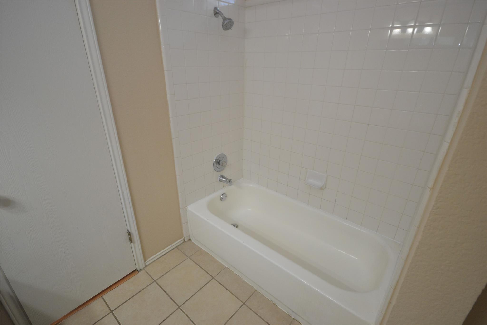 200 Lombard Dr Property Photo 11