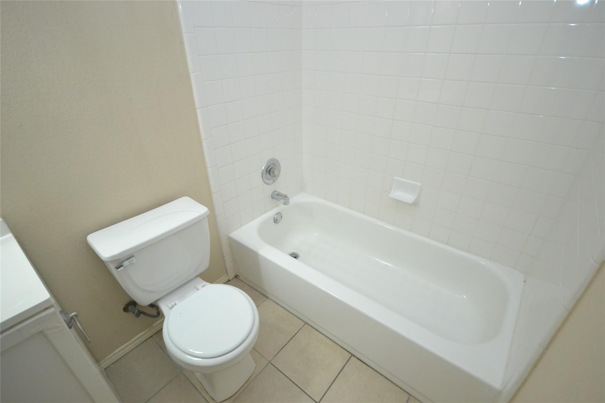 200 Lombard Dr Property Photo 15