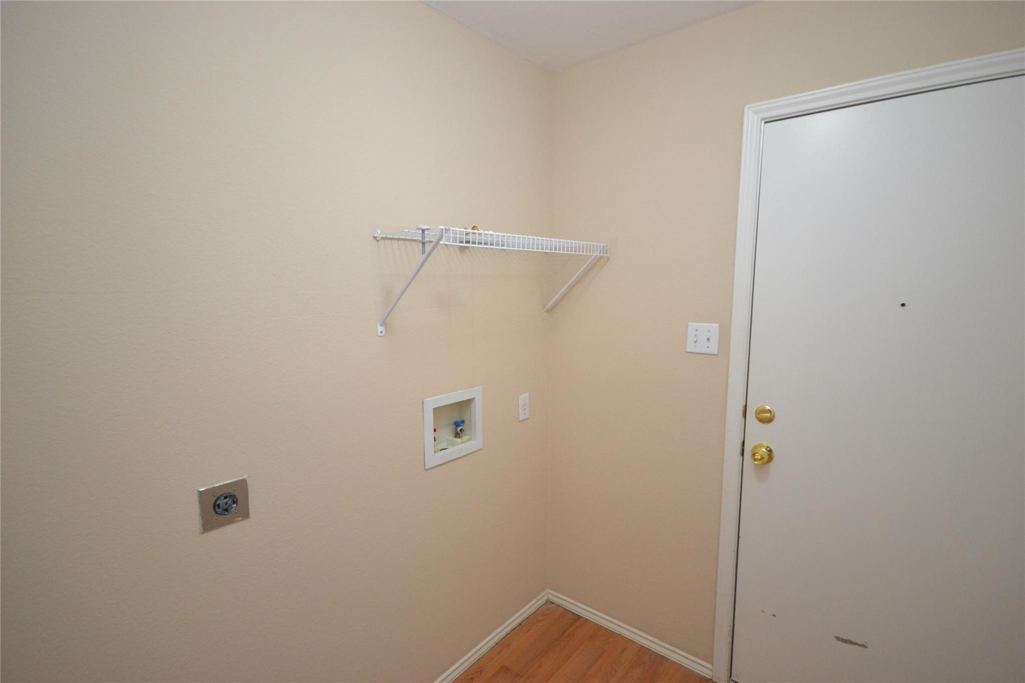 200 Lombard Dr Property Photo 16