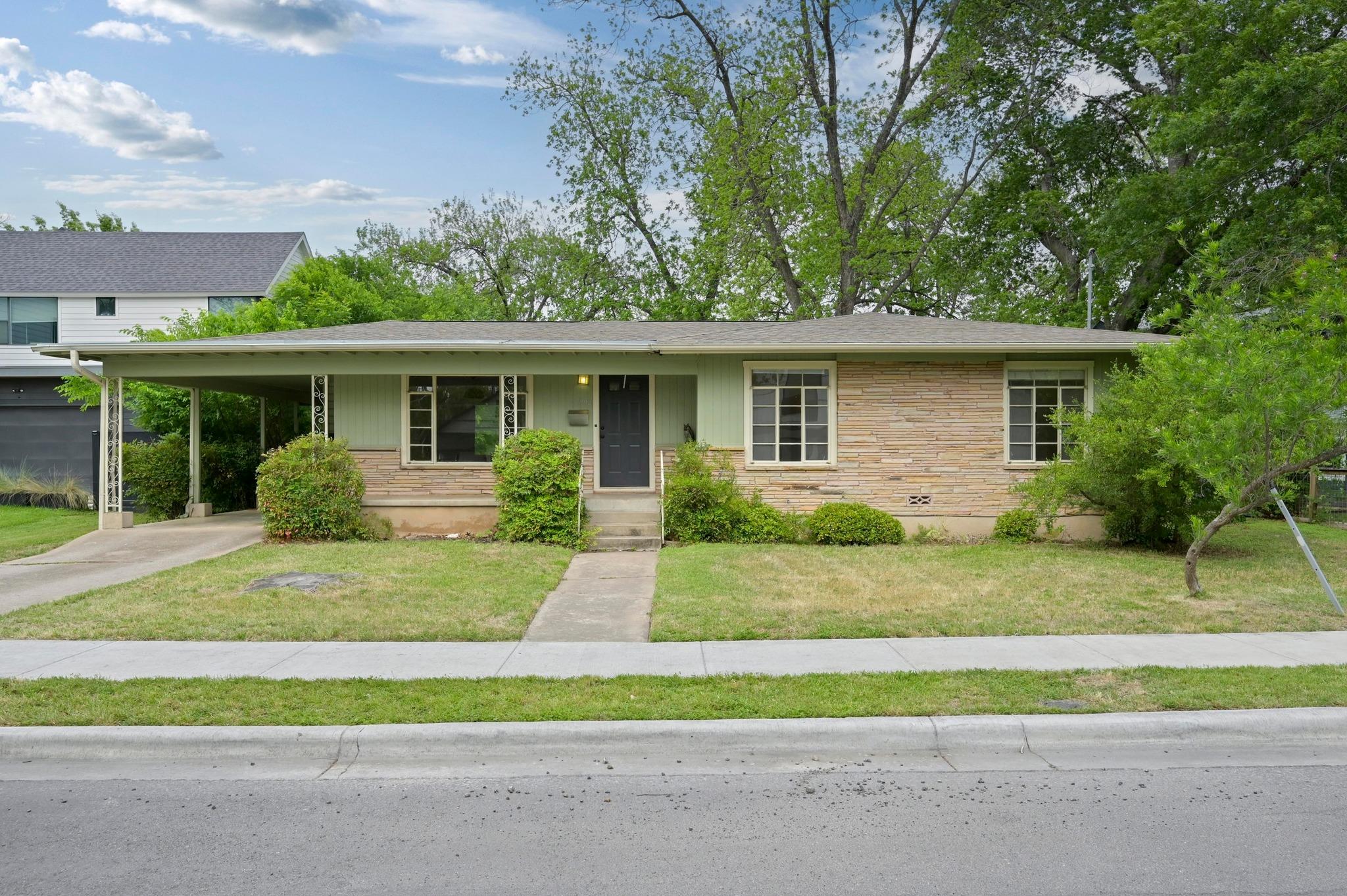 1002 Brentwood St Property Photo
