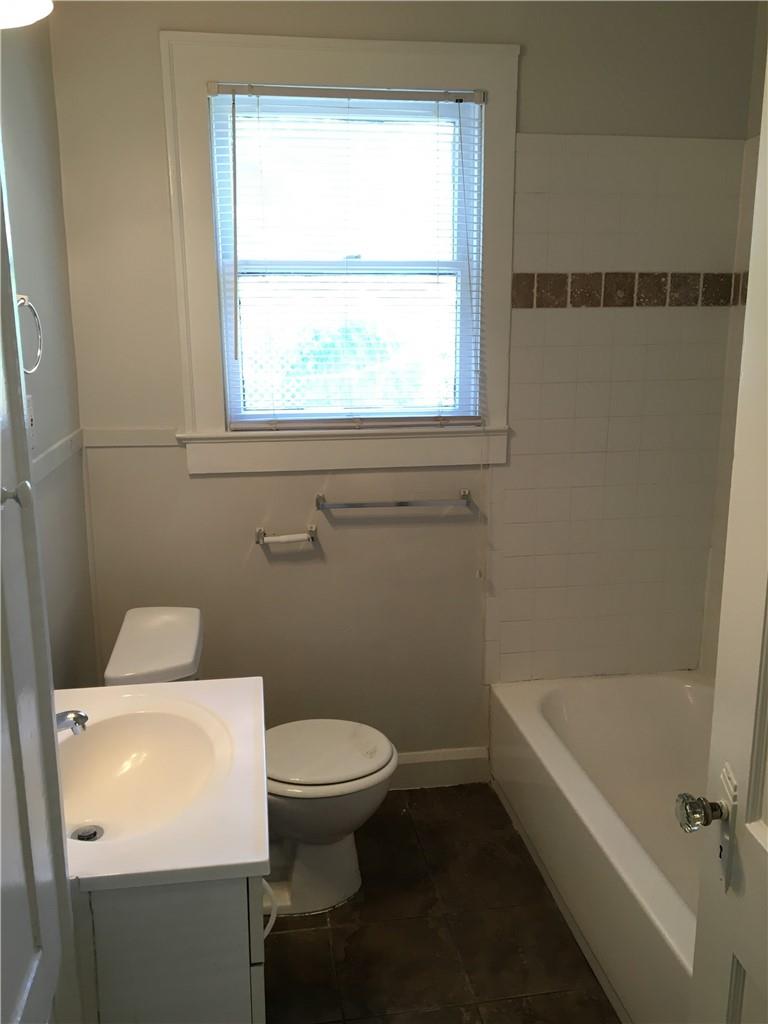 812 E 30th St Property Photo 11